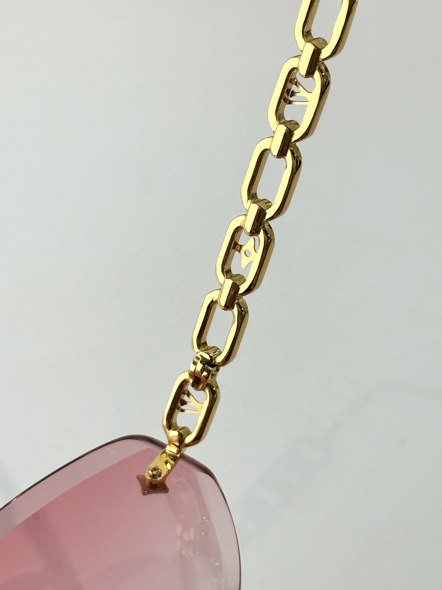 。LOUIS VUITTON
MODEL：Z3015U
SIZE：61口15-140
