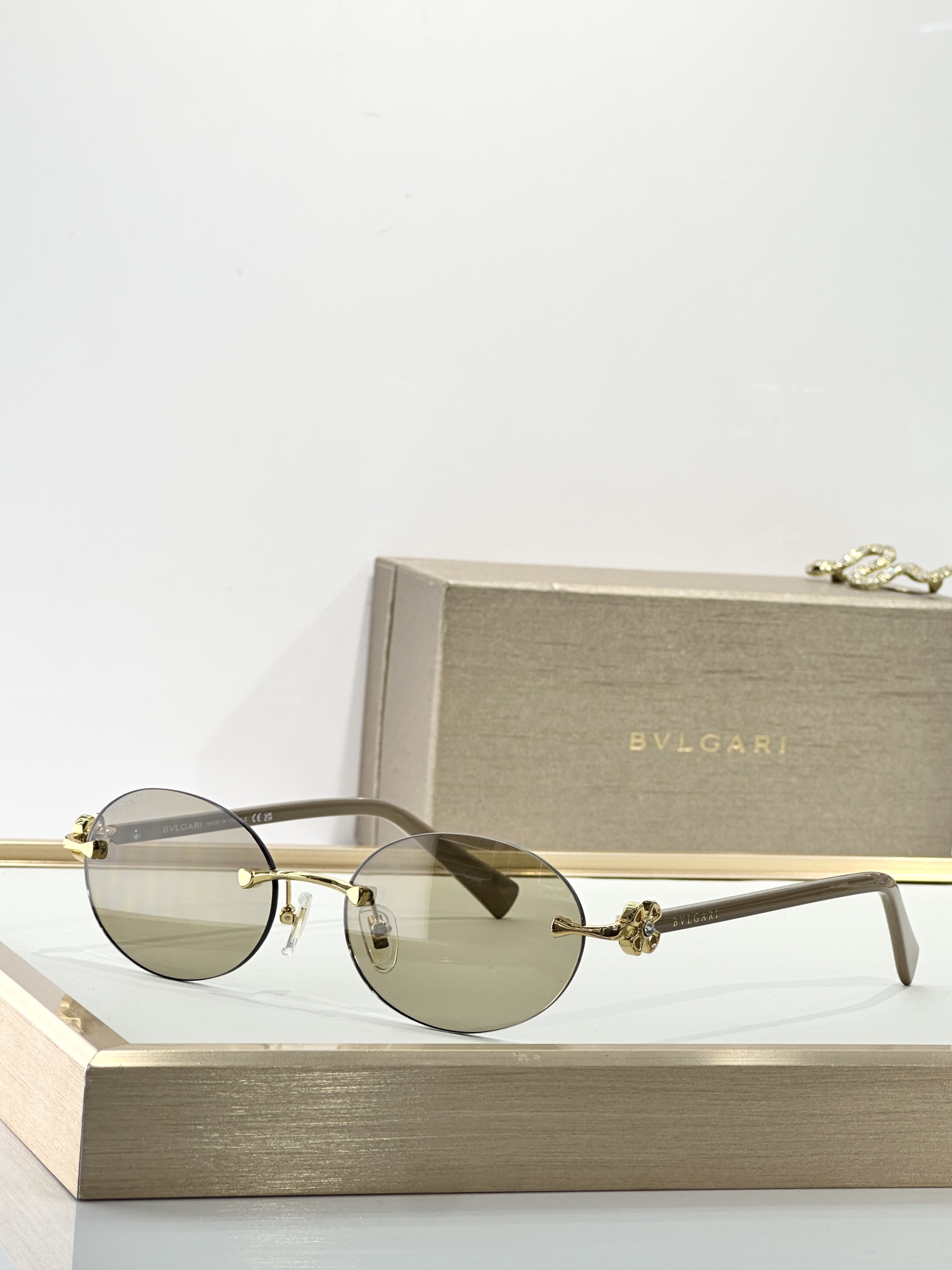 。BVLGARI
MOD：OBV6191-B-D
Size：56口18-140

