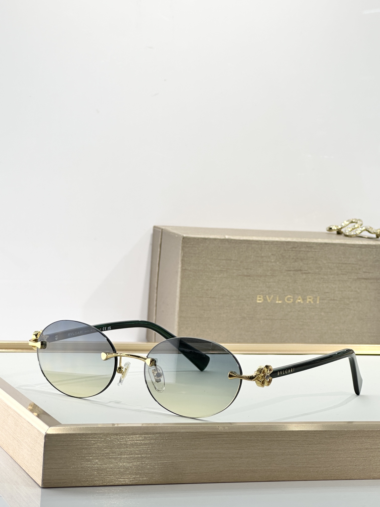 。BVLGARI
MOD：OBV6191-B-D
Size：56口18-140

