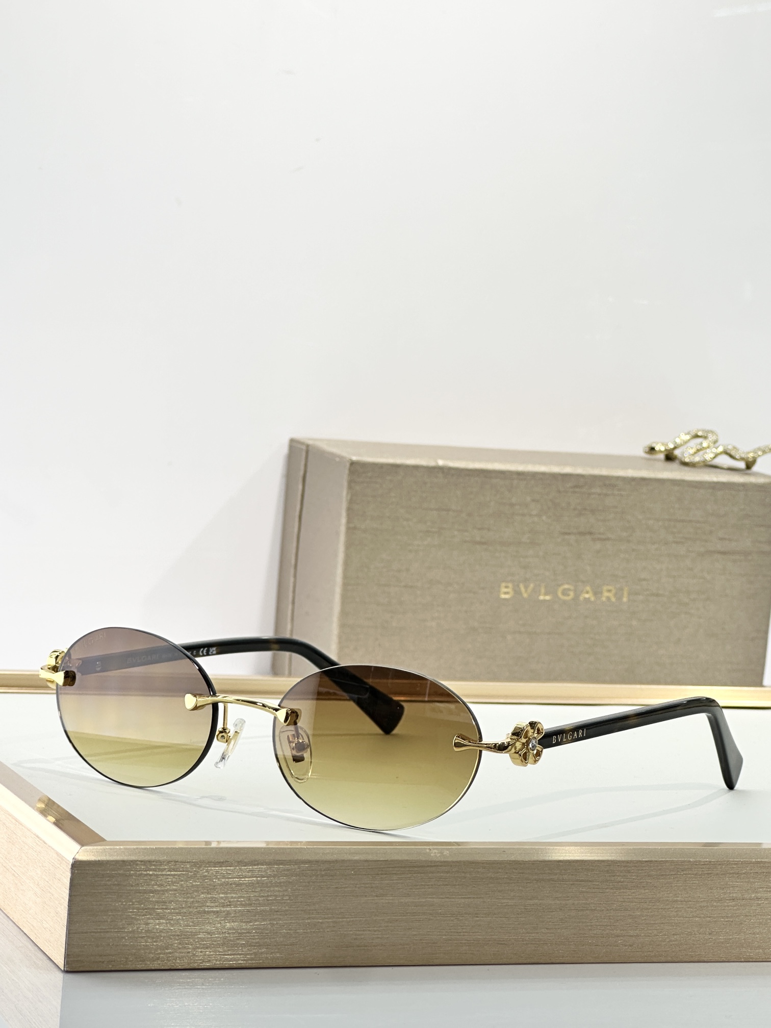 。BVLGARI
MOD：OBV6191-B-D
Size：56口18-140

