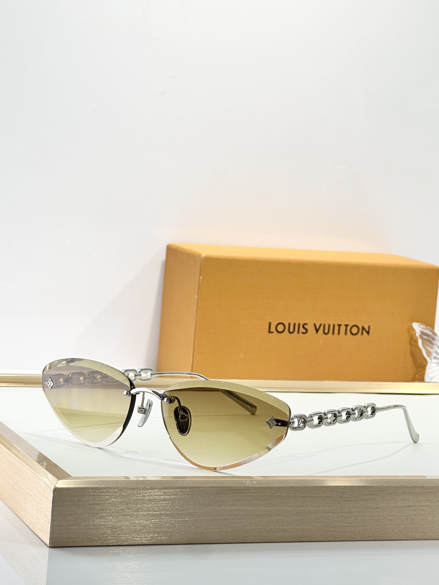  LOUIS VUITTON
MODEL：Z3015U
SIZE：61口15-140
