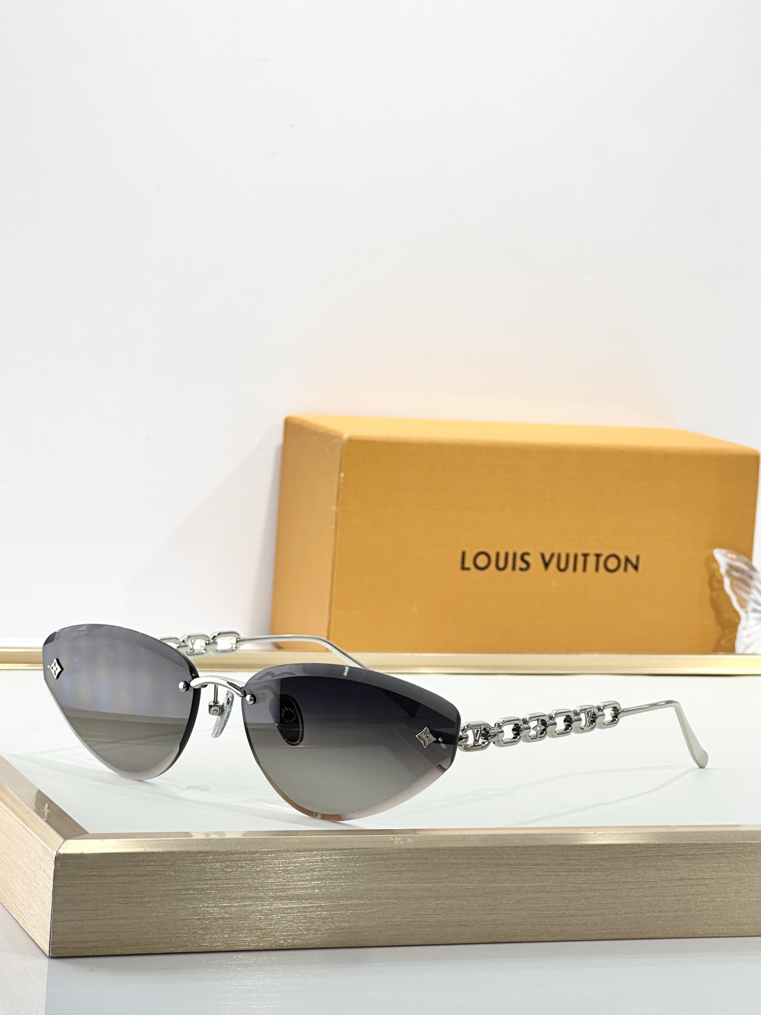  LOUIS VUITTON
MODEL：Z3015U
SIZE：61口15-140

