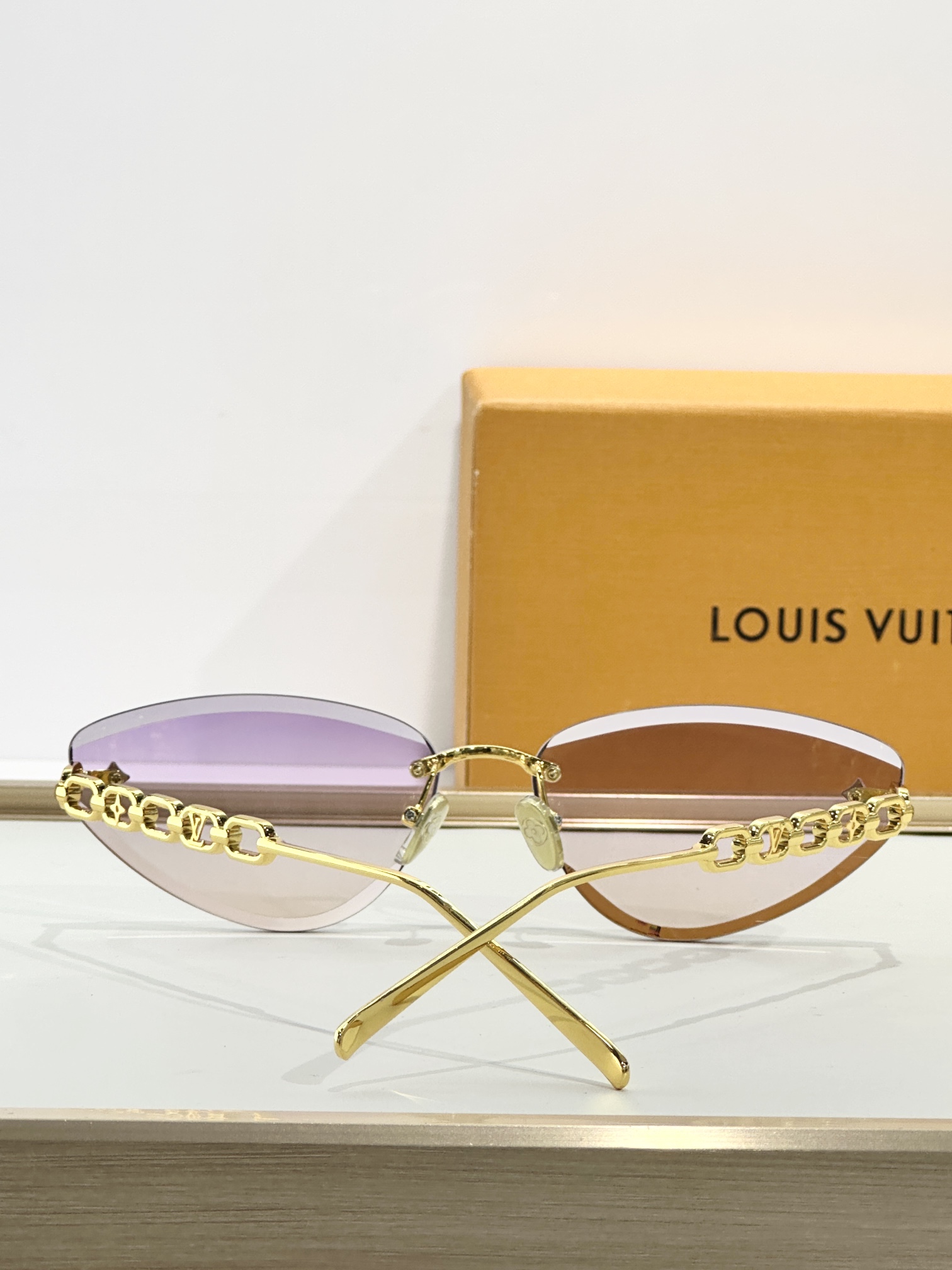  LOUIS VUITTON
MODEL：Z3015U
SIZE：61口15-140

