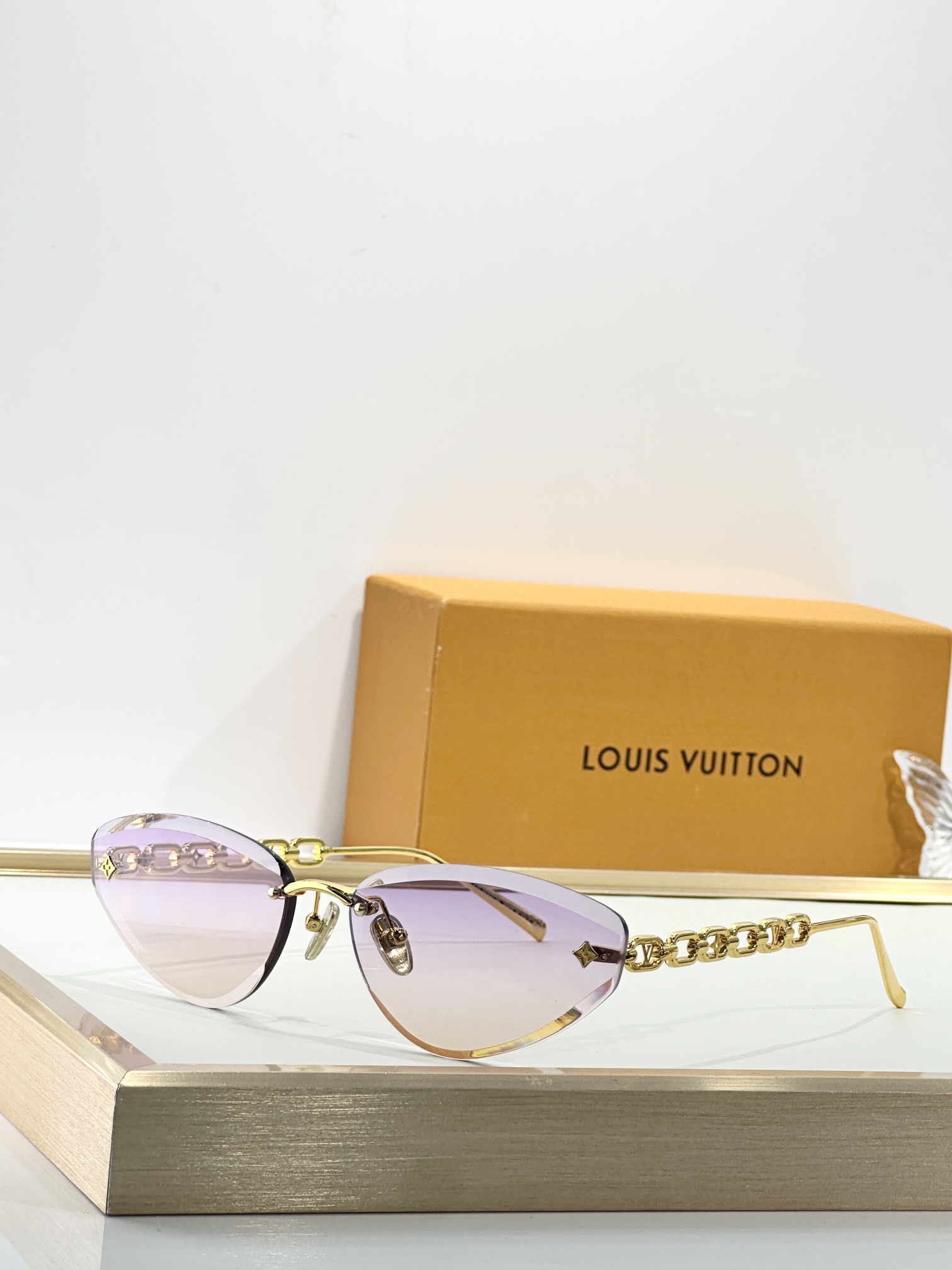  LOUIS VUITTON
MODEL：Z3015U
SIZE：61口15-140
