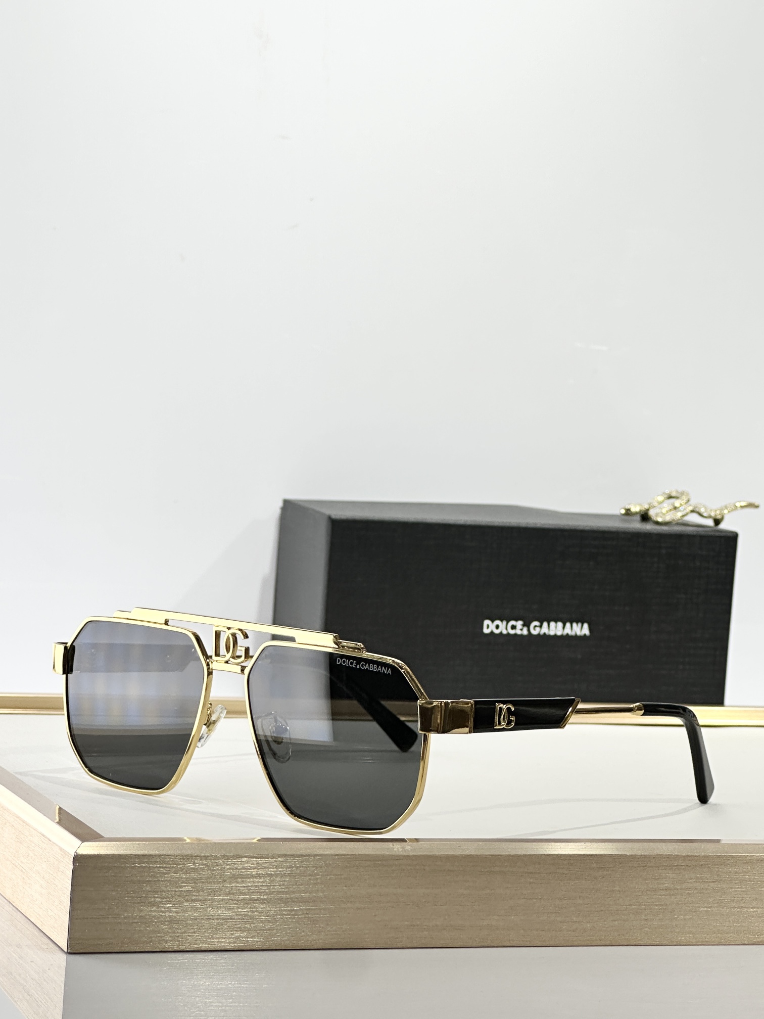  𝘿𝙊𝙇𝘾𝙀&𝙂𝘼𝘽𝘽𝘼𝙉𝘼  
ModelDG2294 
size：59-15 145 
