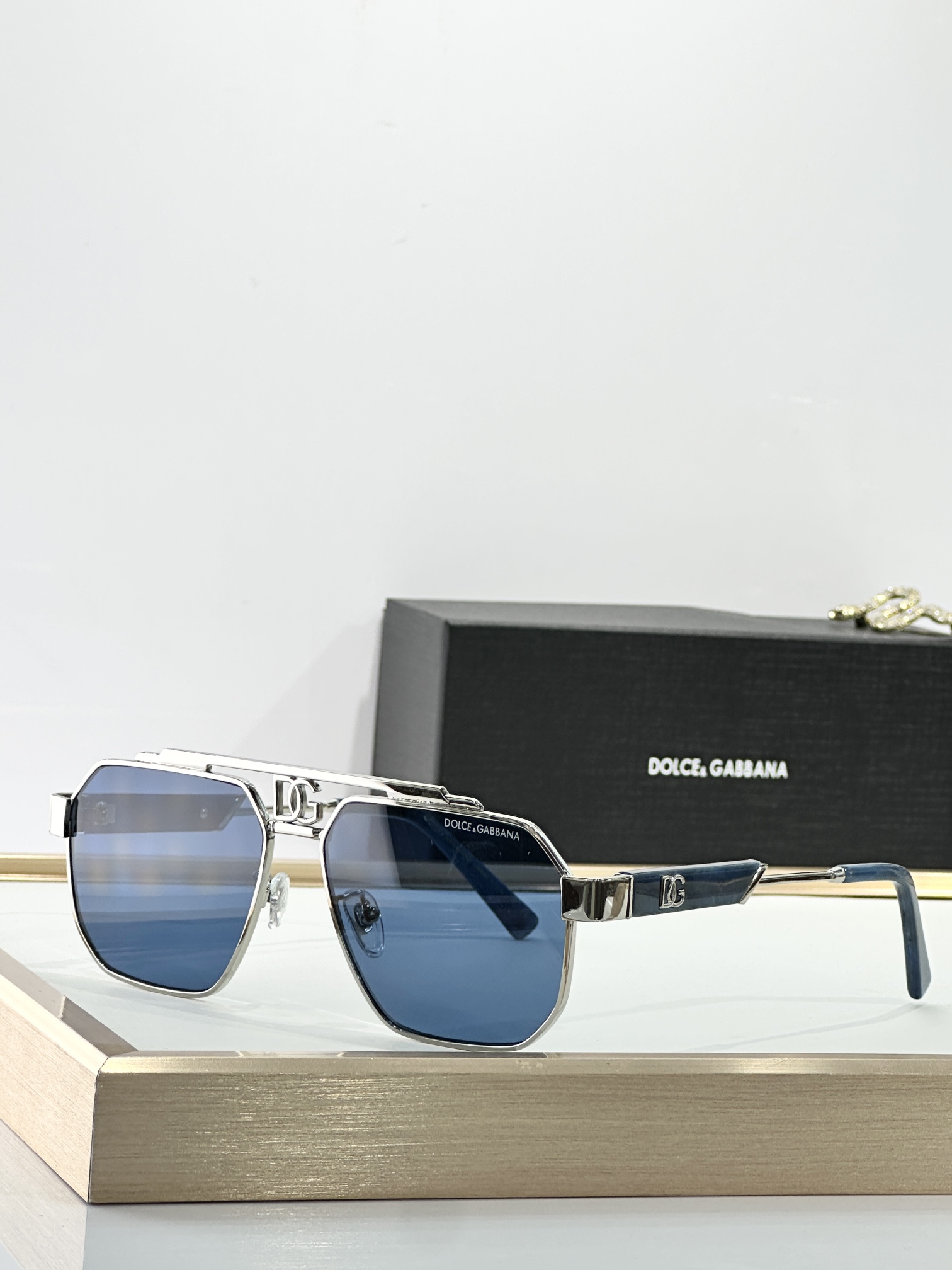  𝘿𝙊𝙇𝘾𝙀&𝙂𝘼𝘽𝘽𝘼𝙉𝘼  
ModelDG2294 
size：59-15 145 
