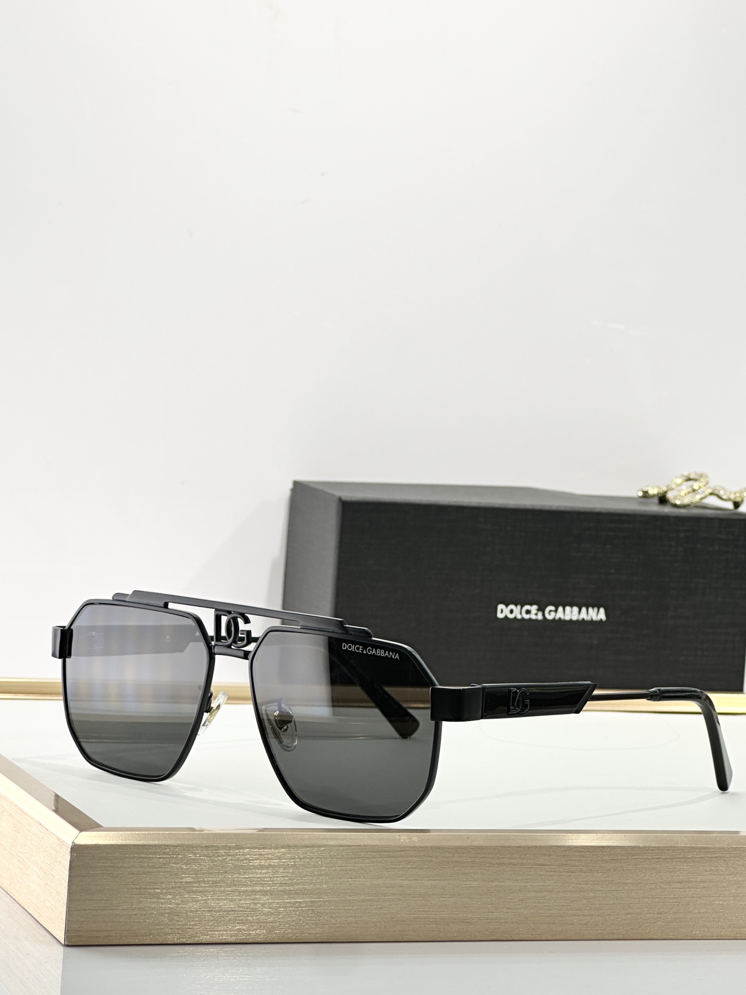  𝘿𝙊𝙇𝘾𝙀&𝙂𝘼𝘽𝘽𝘼𝙉𝘼  
ModelDG2294 
size：59-15 145 
