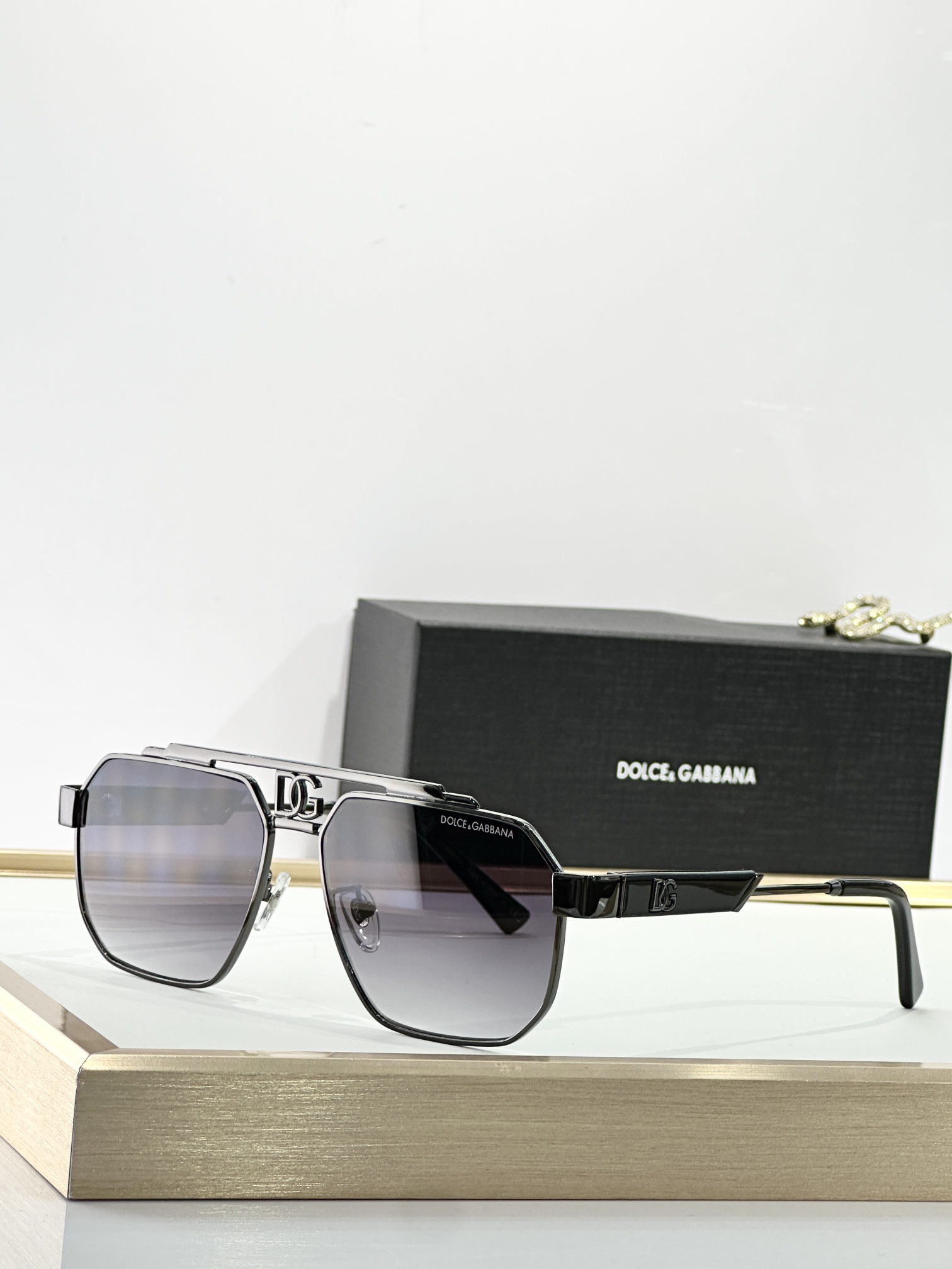  𝘿𝙊𝙇𝘾𝙀&𝙂𝘼𝘽𝘽𝘼𝙉𝘼  
ModelDG2294 
size：59-15 145 

