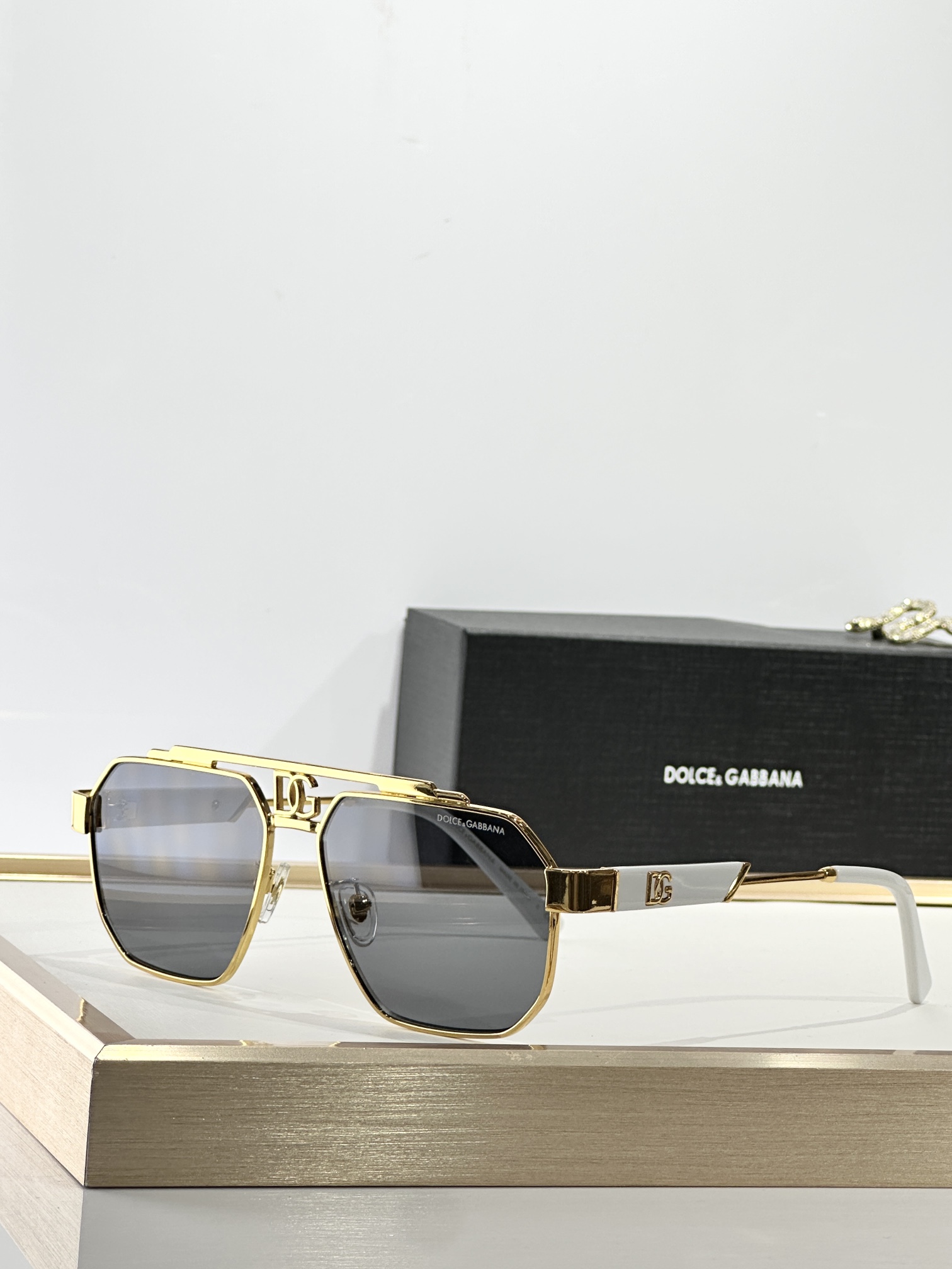  𝘿𝙊𝙇𝘾𝙀&𝙂𝘼𝘽𝘽𝘼𝙉𝘼  
ModelDG2294 
size：59-15 145 
