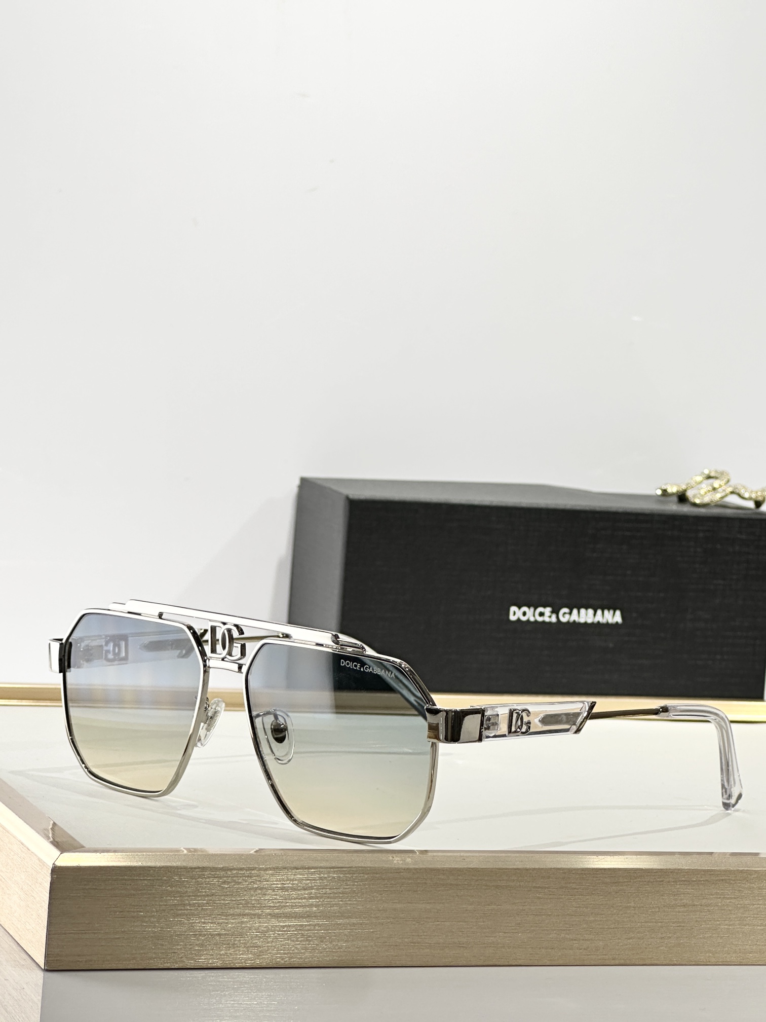 𝘿𝙊𝙇𝘾𝙀&𝙂𝘼𝘽𝘽𝘼𝙉𝘼  
ModelDG2294 
size：59-15 145 
