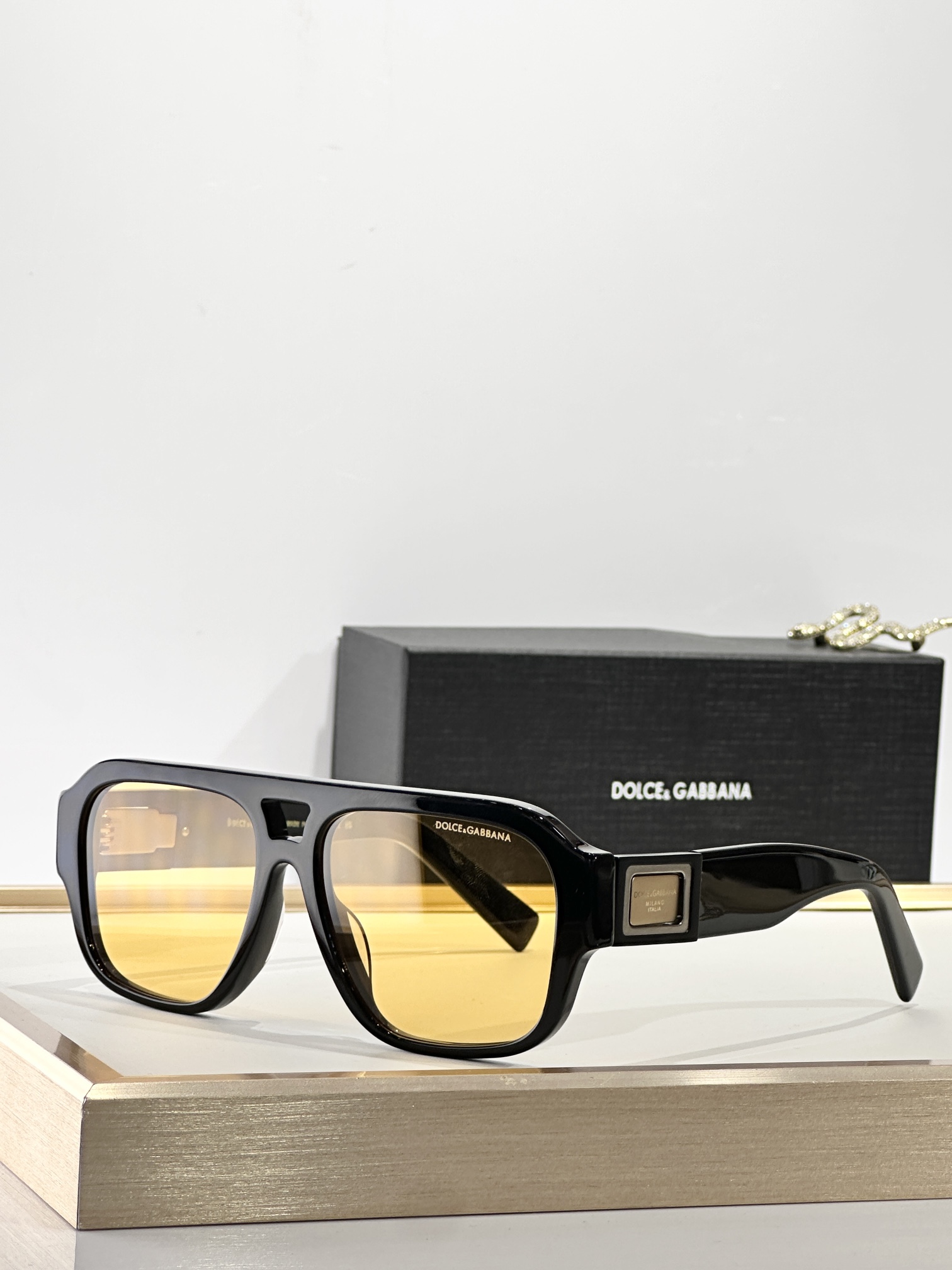  DOLCE & GABBAN*
MODEL：DG4506
SIZE56口17-145
