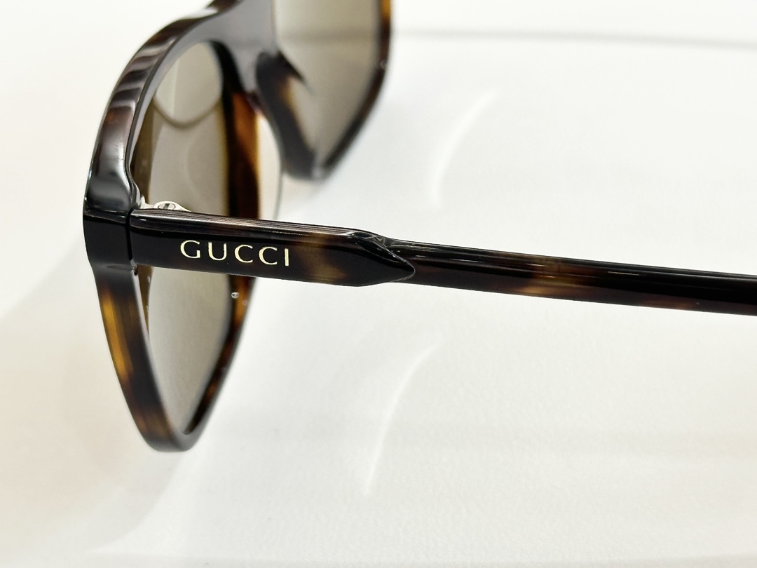 。GUCC*
MODEL：GG1819S
SIZE：57口17-145
