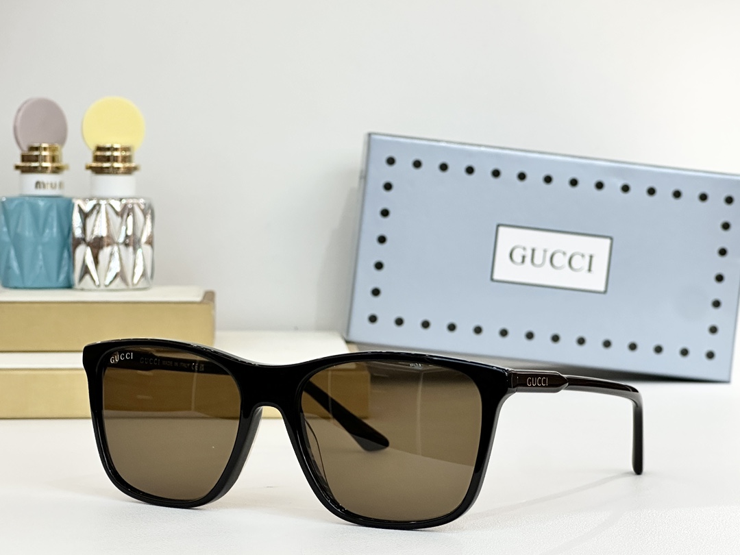 。GUCC*
MODEL：GG1819S
SIZE：57口17-145
