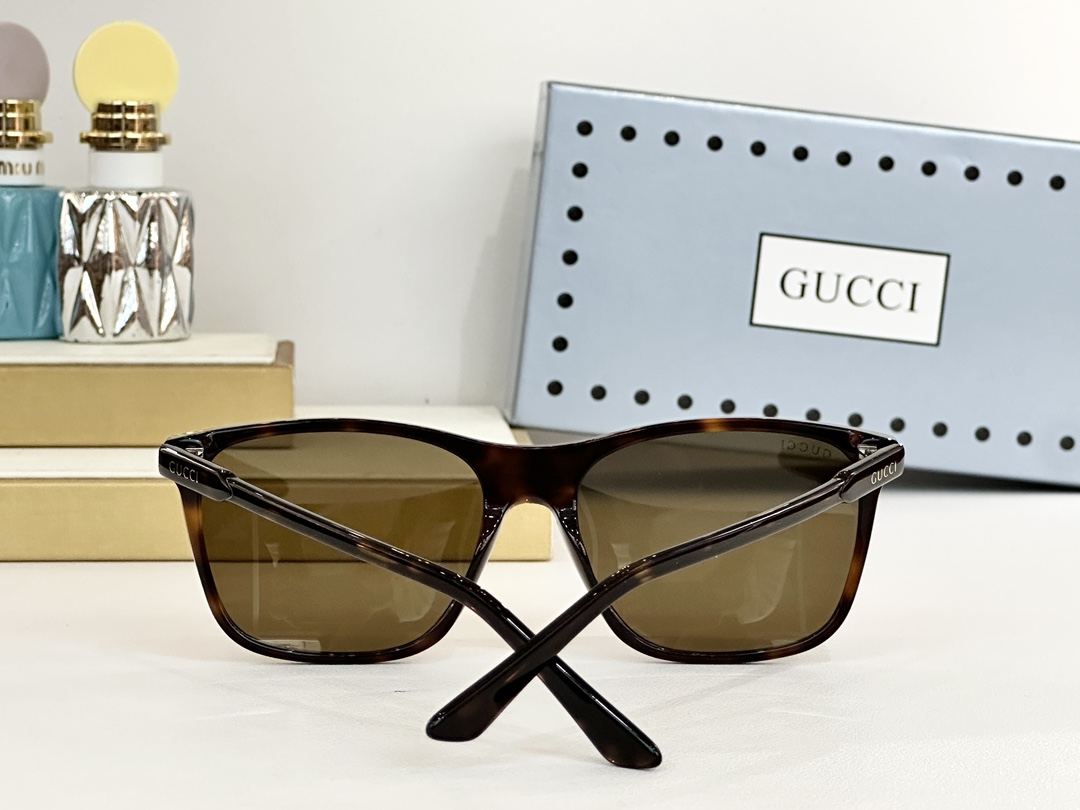 。GUCC*
MODEL：GG1819S
SIZE：57口17-145
