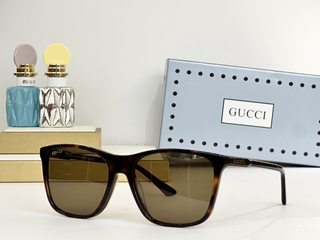 。GUCC*
MODEL：GG1819S
SIZE：57口17-145
