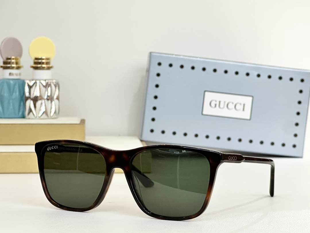 。GUCC*
MODEL：GG1819S
SIZE：57口17-145
