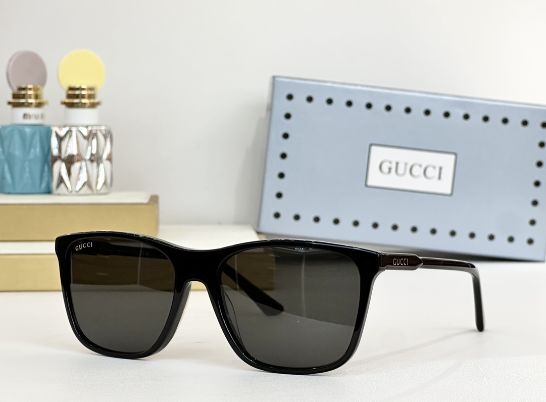 。GUCC*
MODEL：GG1819S
SIZE：57口17-145
