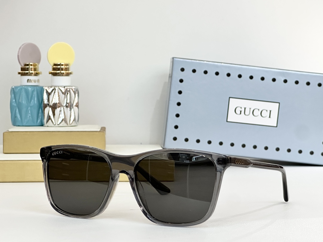 。GUCC*
MODEL：GG1819S
SIZE：57口17-145
