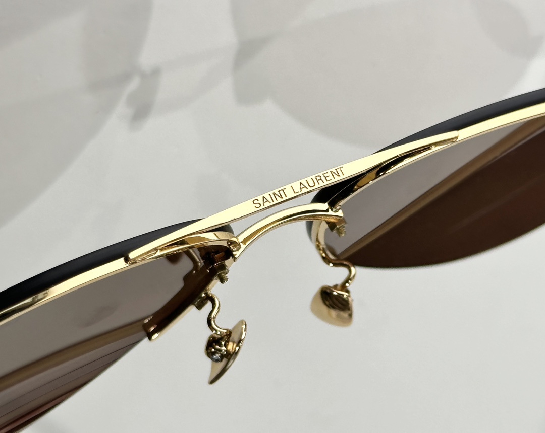 SAINT LAUREN*MODEL：CLASSIM 11MSIZE：59口13-140
