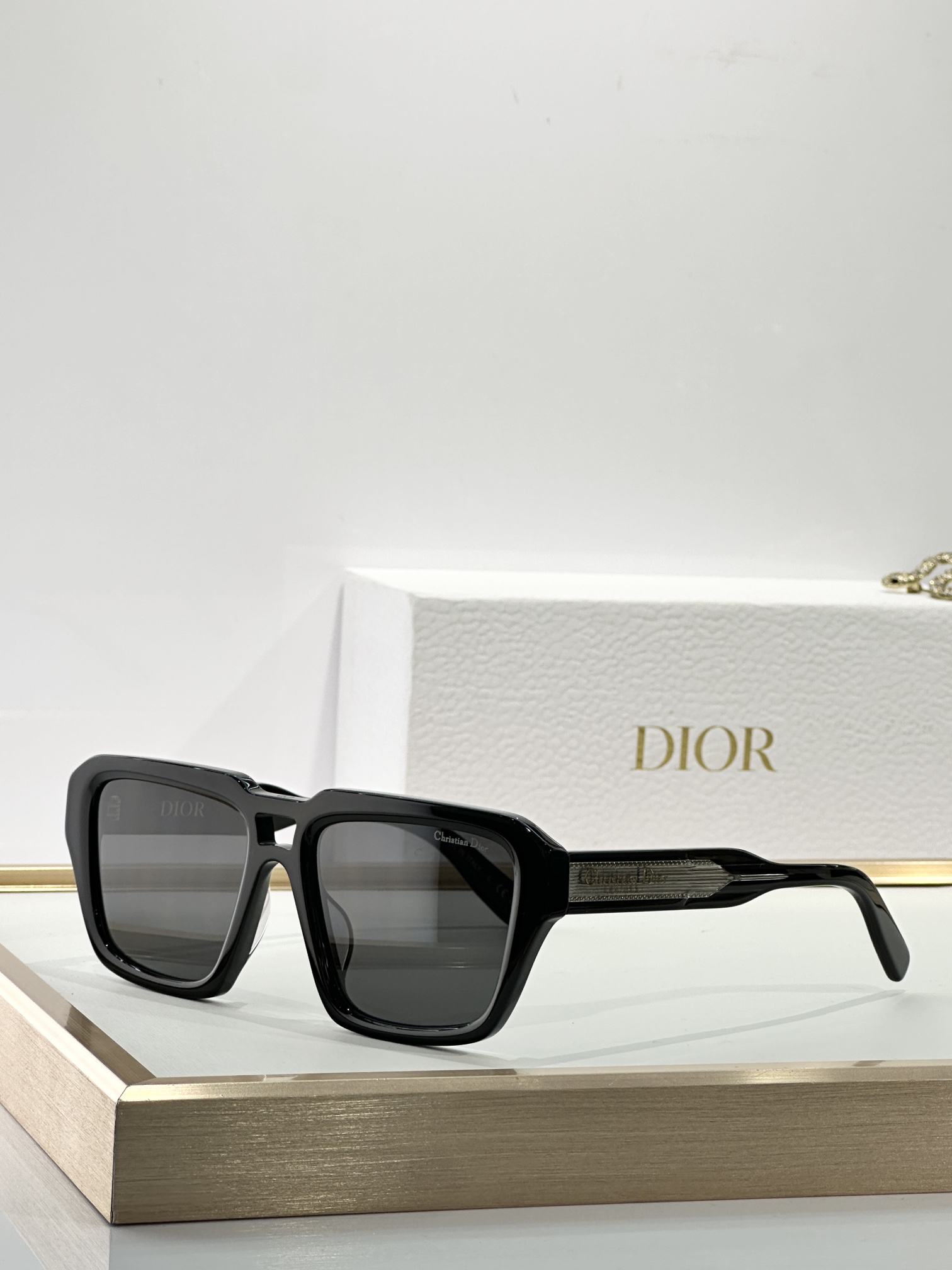  DIOR
MOD：Dior Label R2F
Size：56口19-145

