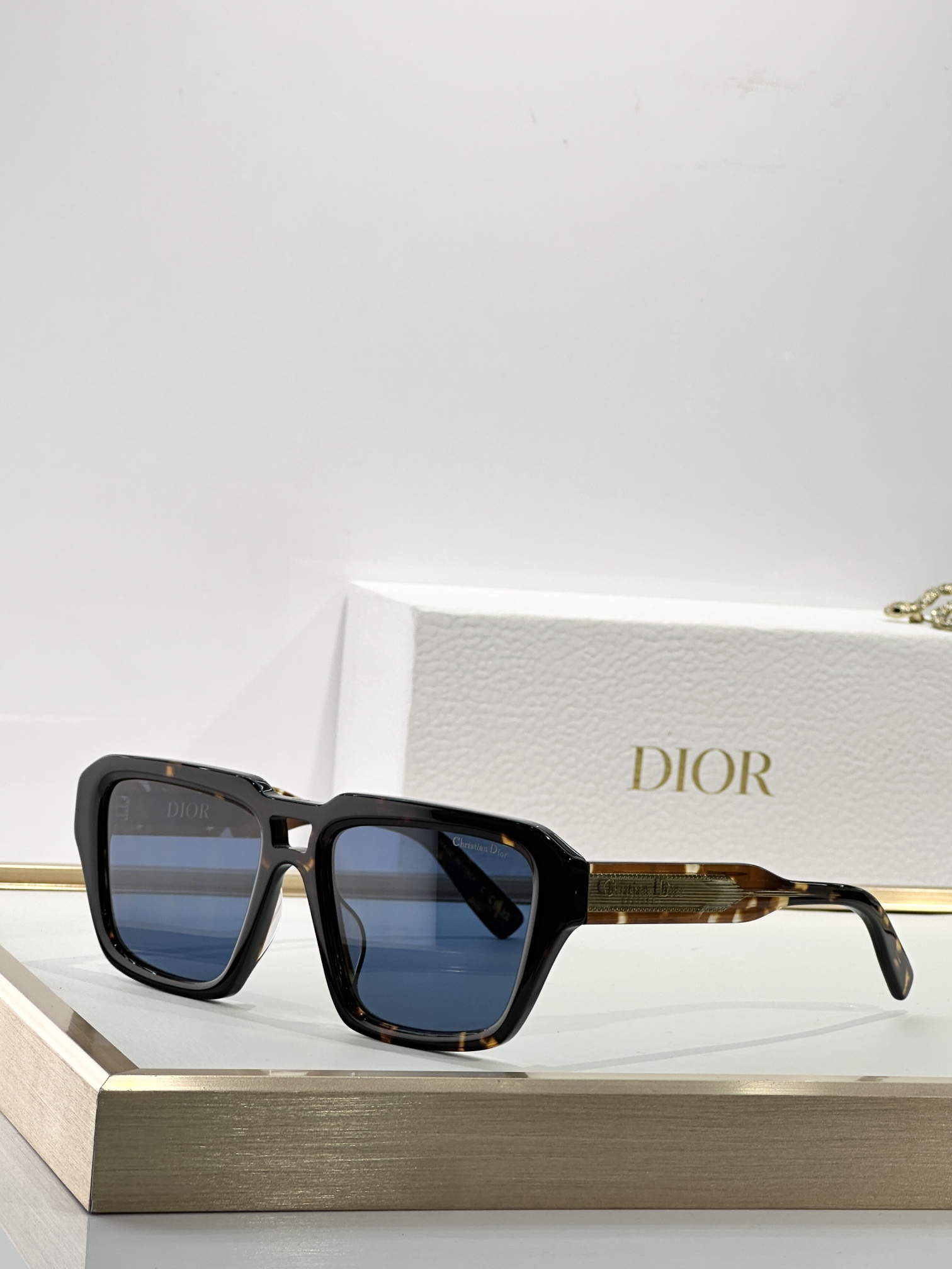 DIOR
MOD：Dior Label R2F
Size：56口19-145
