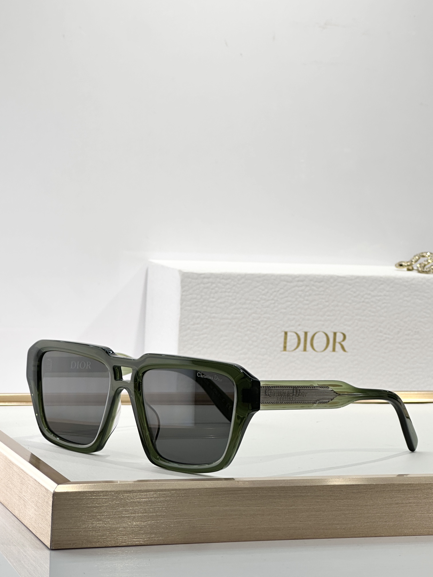 DIOR
MOD：Dior Label R2F
Size：56口19-145
