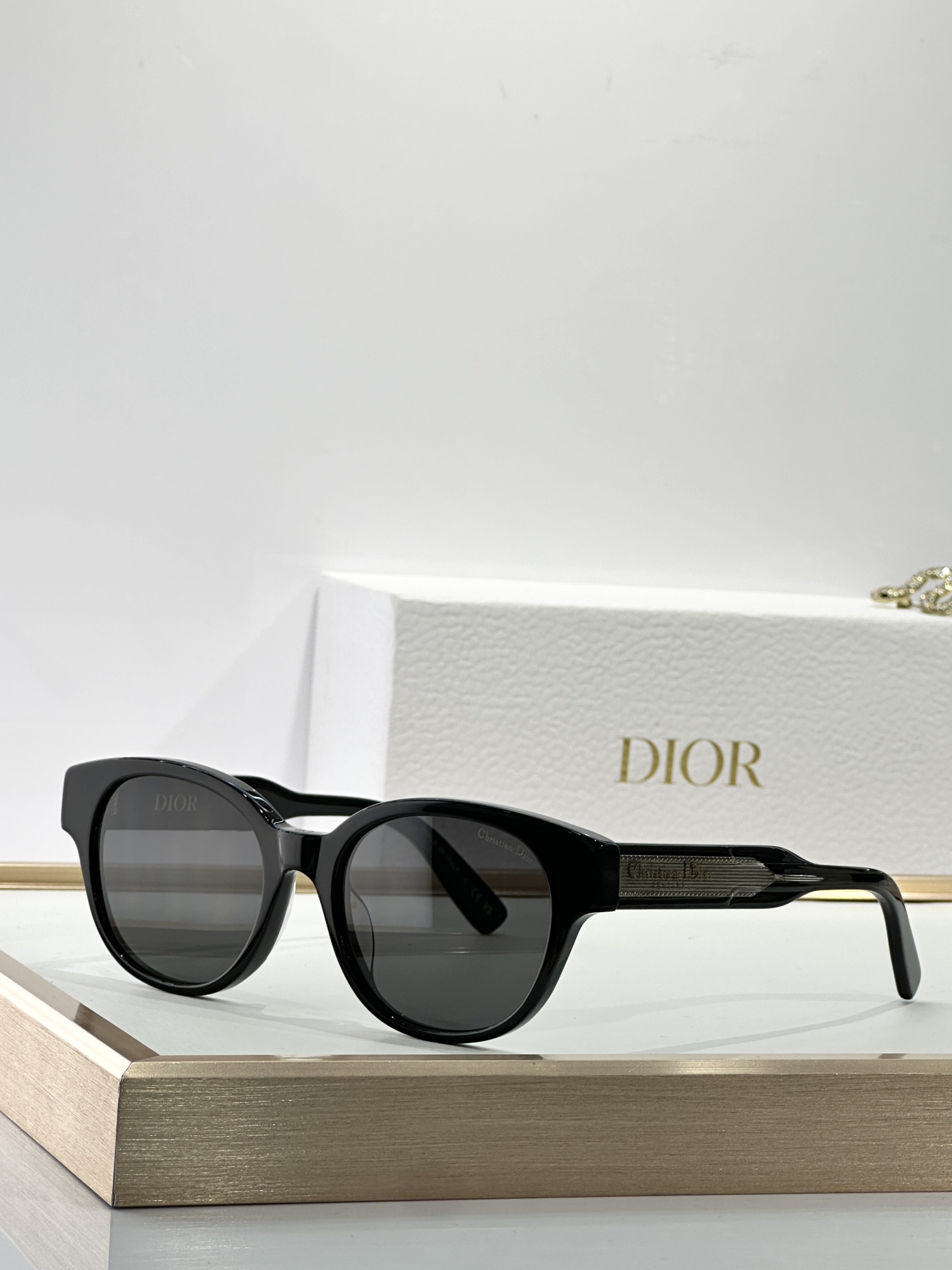  DIOR
MOD：Dior Label R1F
Size：53口19-145
