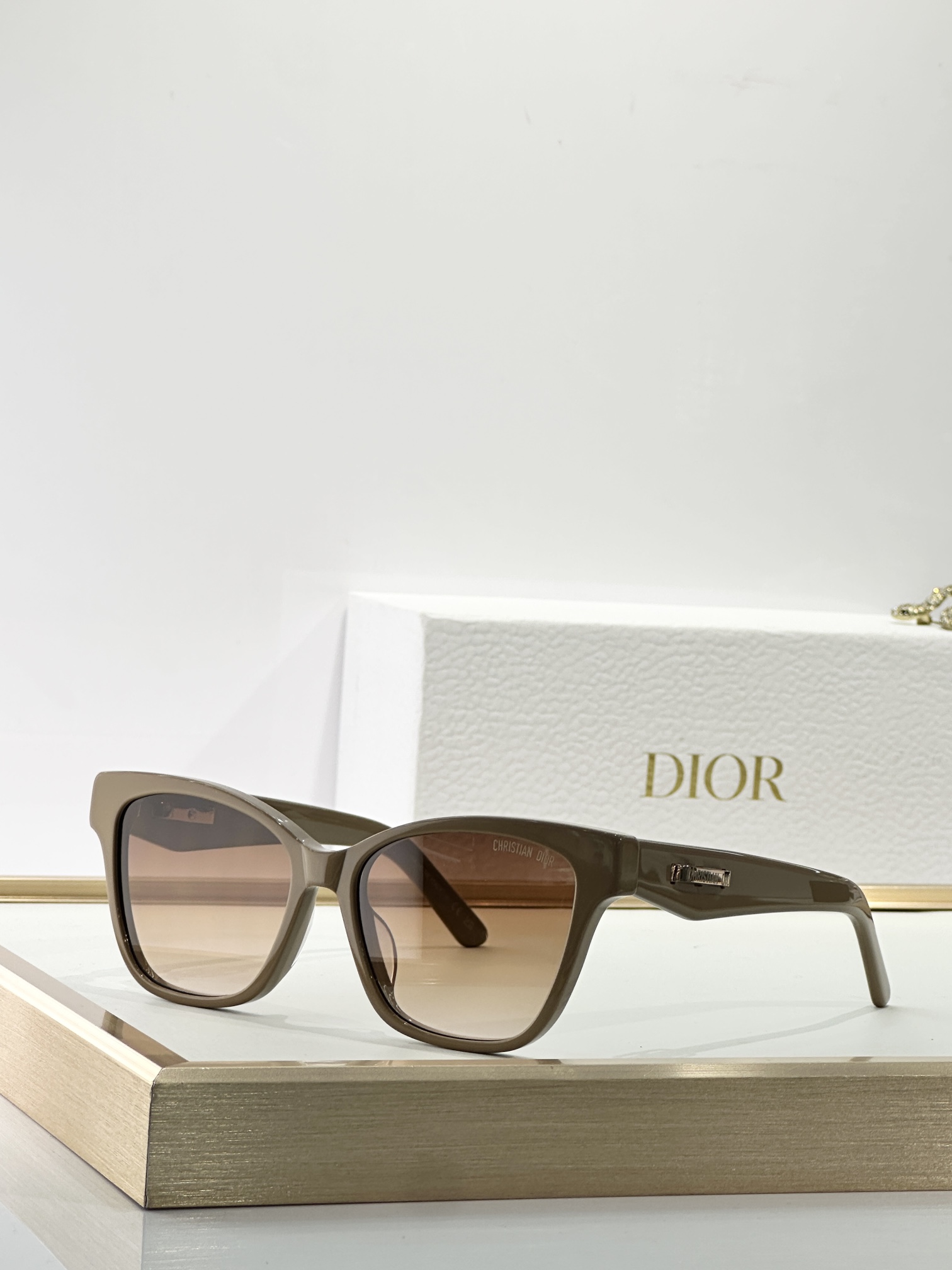  DIOR
MOD：DIORCDIORO S4I
Size：53口16-140
