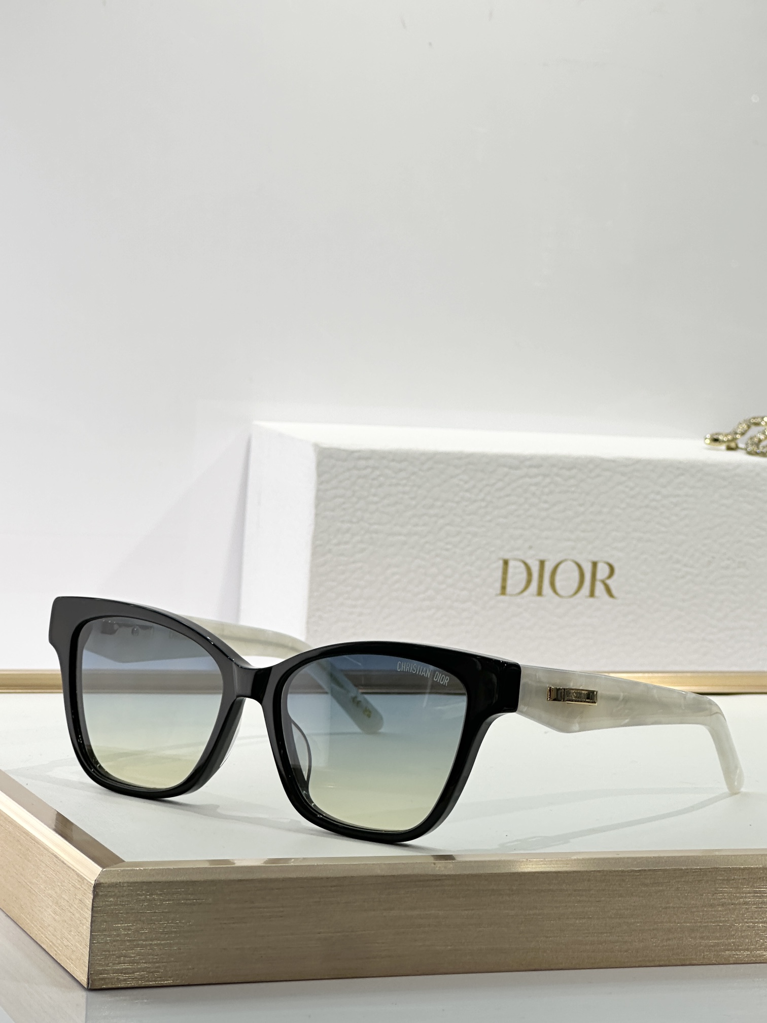  DIOR
MOD：DIORCDIORO S4I
Size：53口16-140
