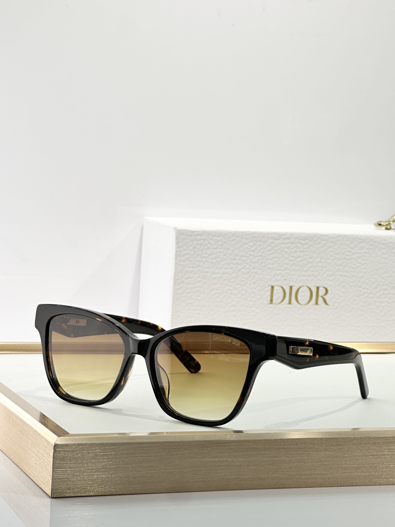  DIOR
MOD：DIORCDIORO S4I
Size：53口16-140
