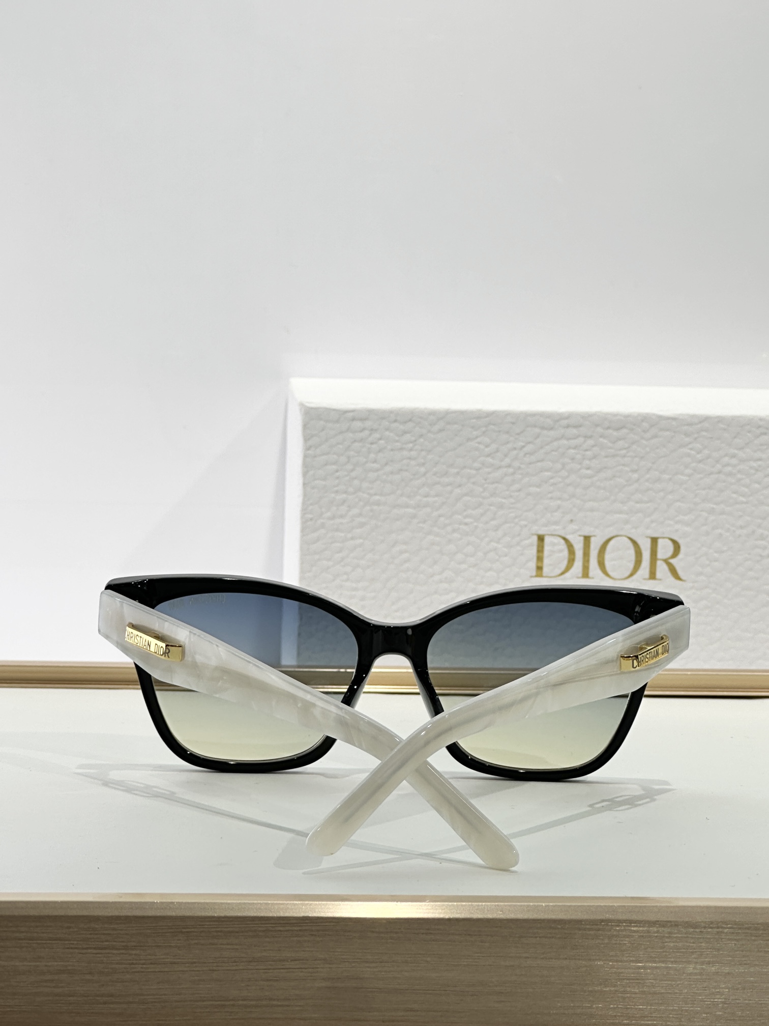  DIOR
MOD：DIORCDIORO S4I
Size：53口16-140
