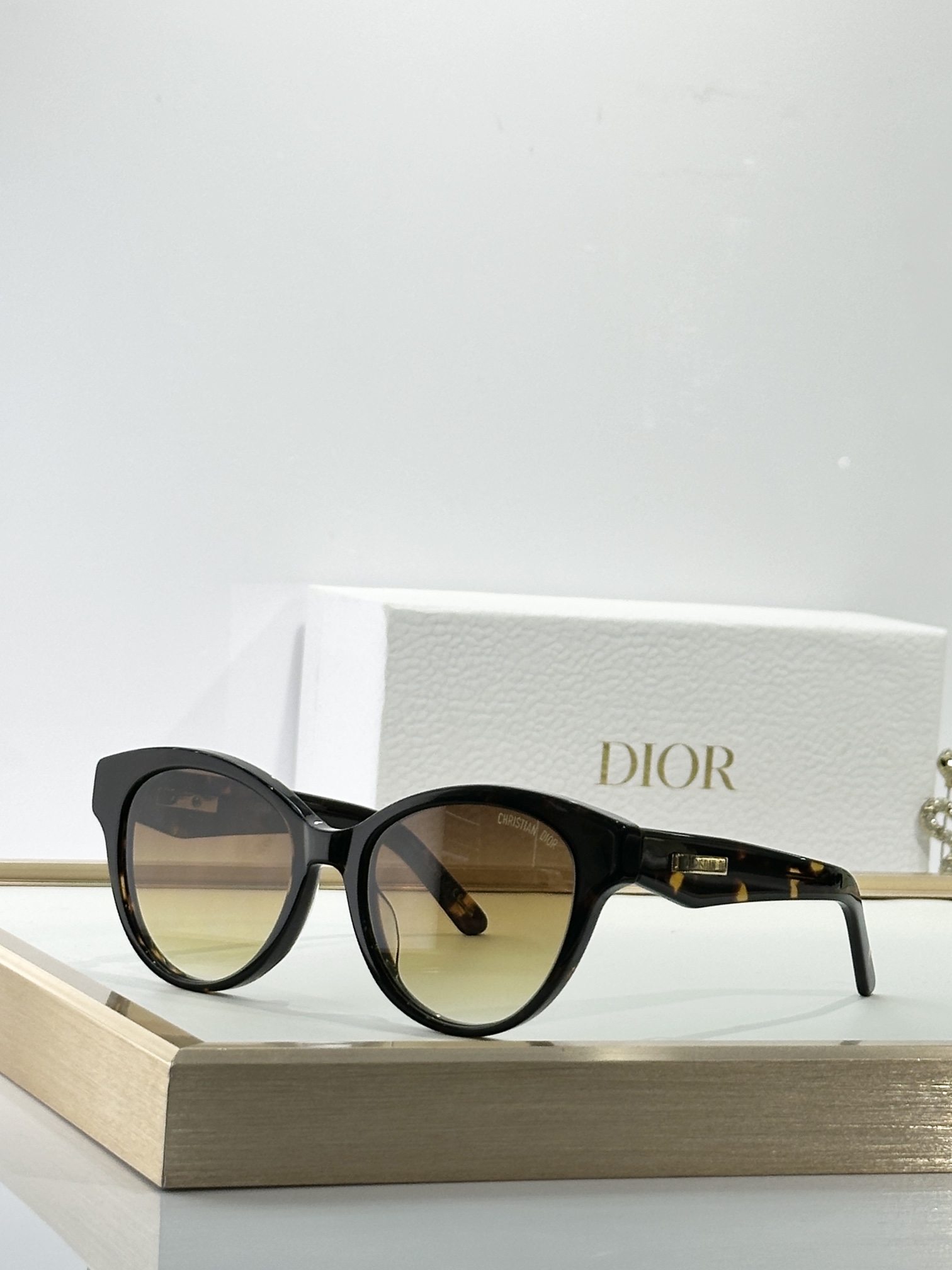 DIOR
MOD：DIORCDIORO B2I
Size：51口18-140
