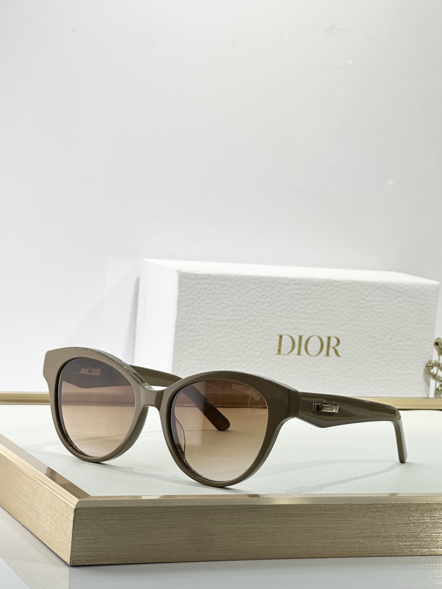  DIOR
MOD：DIORCDIORO B2I
Size：51口18-140

