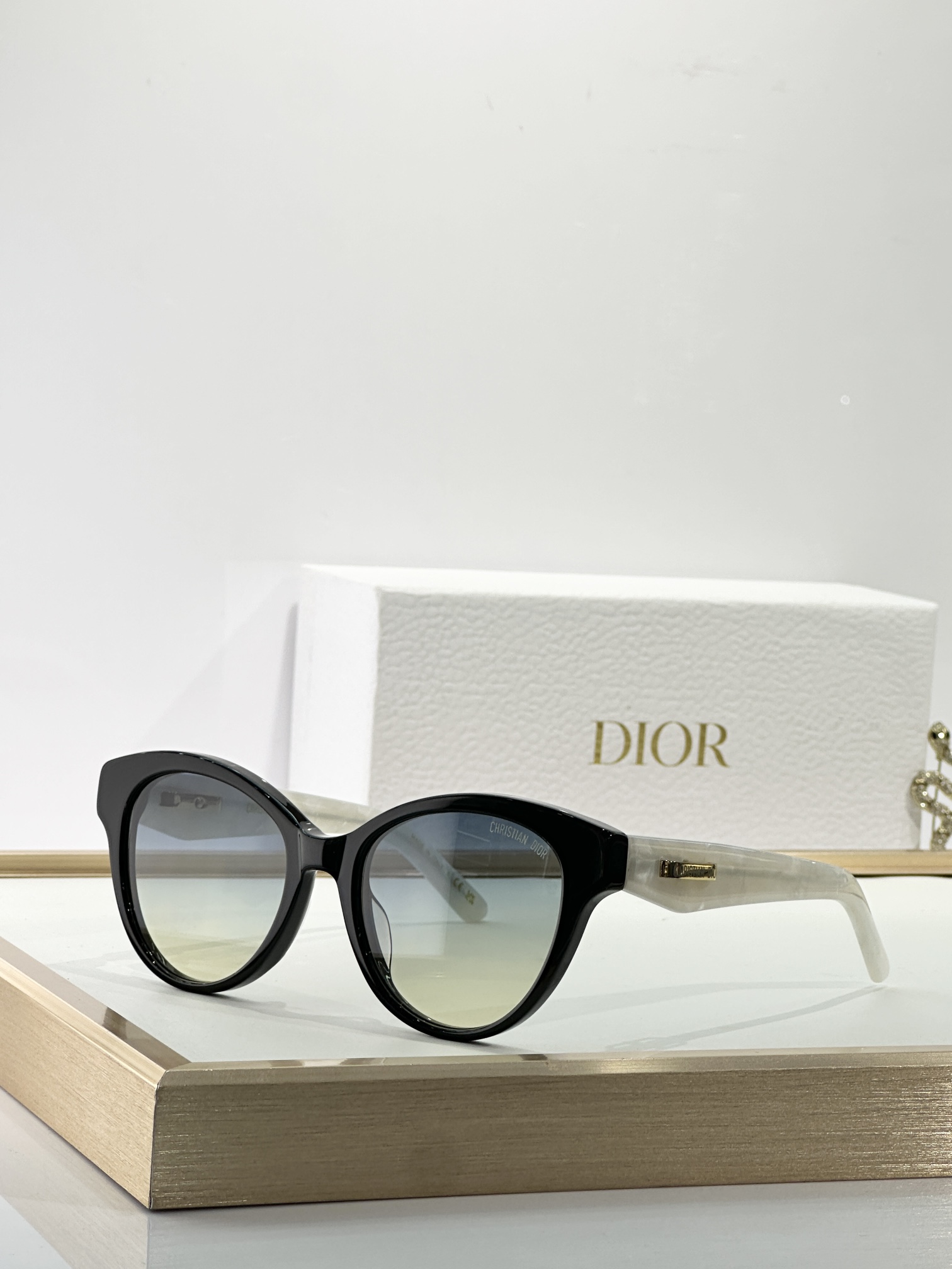  DIOR
MOD：DIORCDIORO B2I
Size：51口18-140

