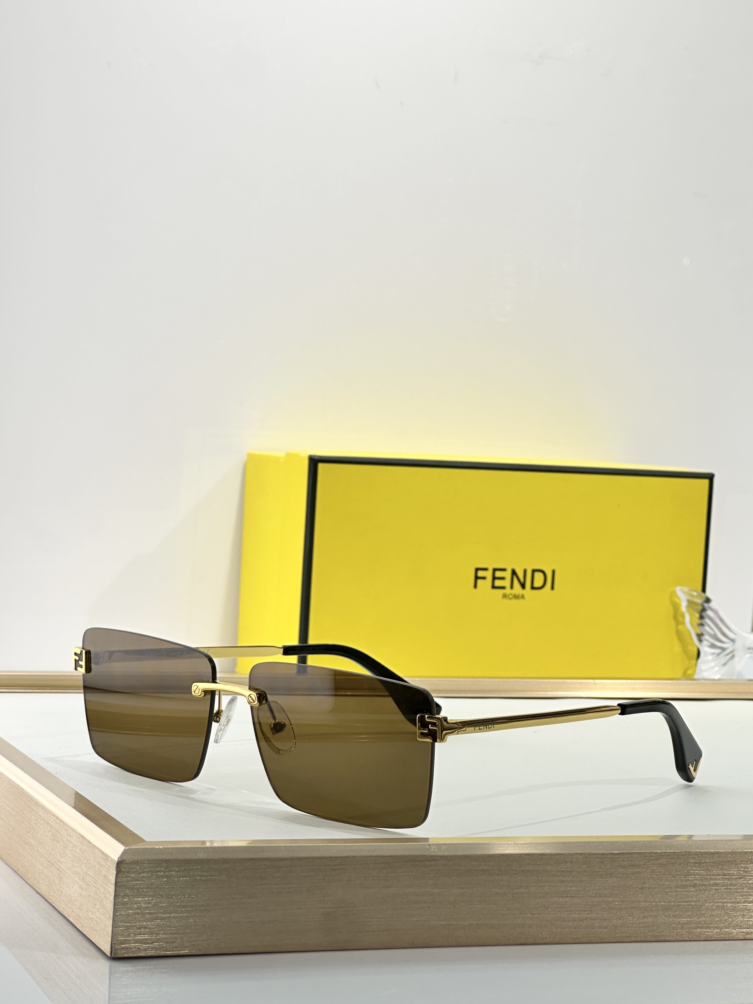  FENDI
MODEL：FE40165U
SIZE：60口14-140

