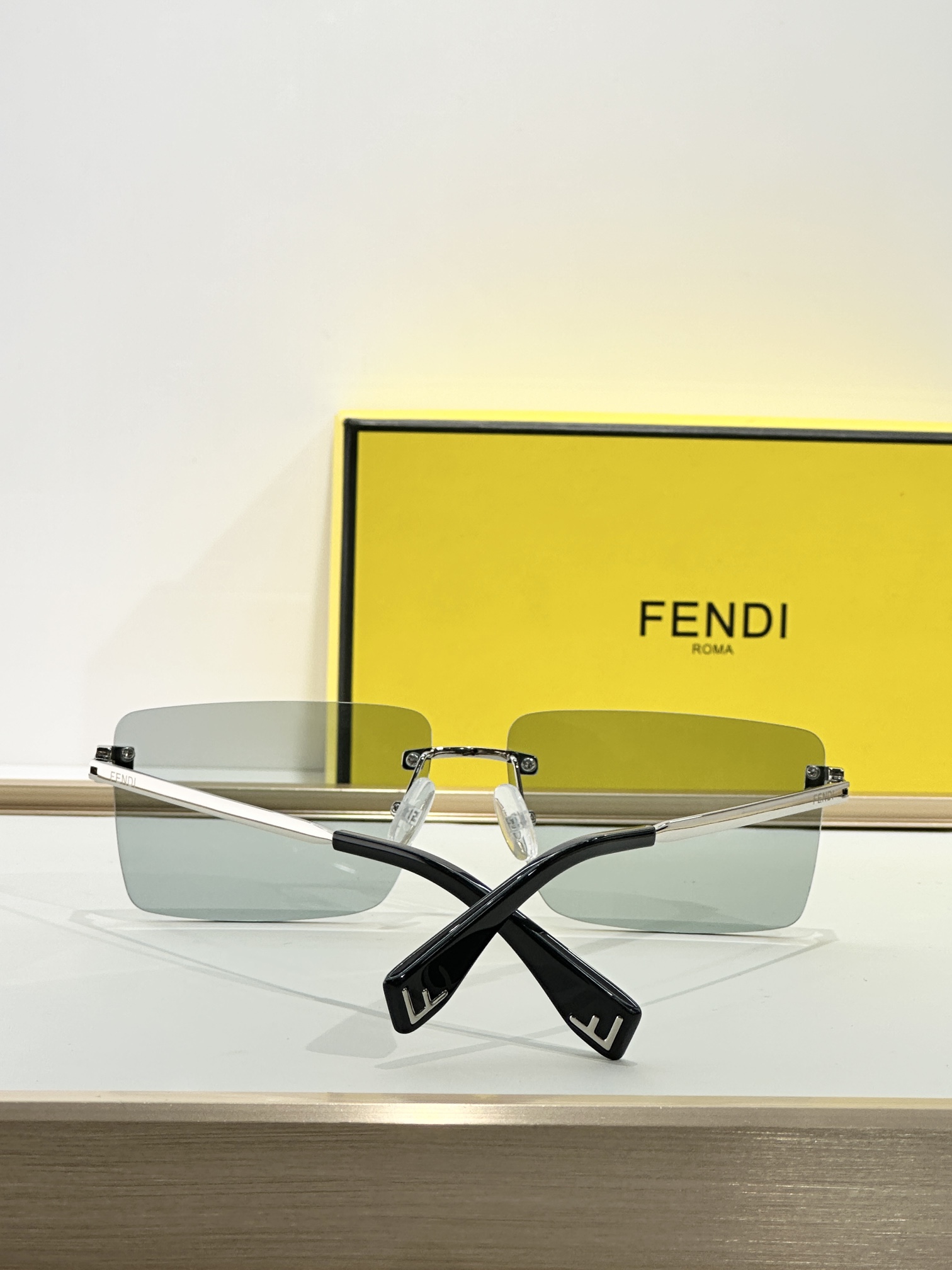  FENDI
MODEL：FE40165U
SIZE：60口14-140

