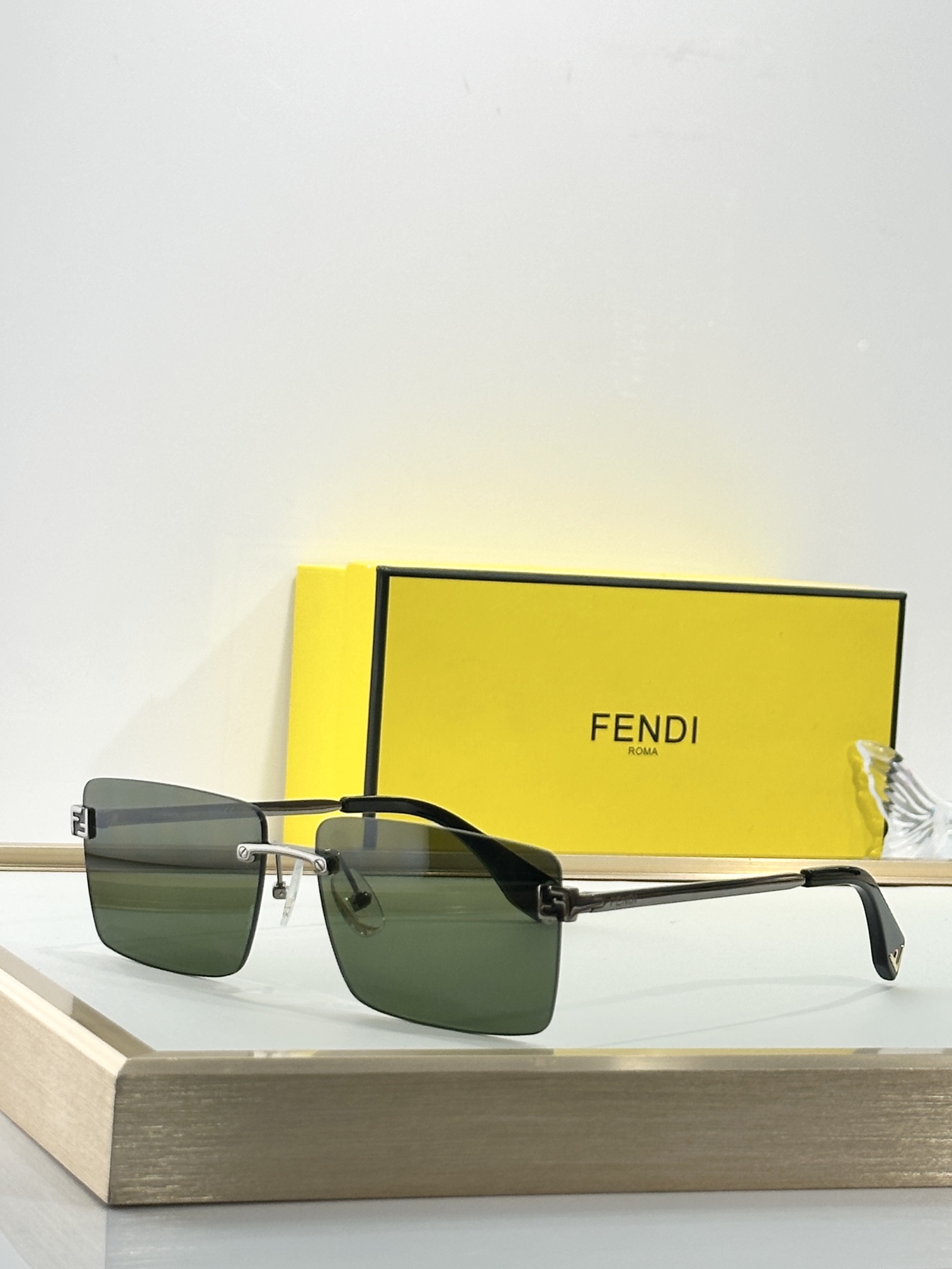  FENDI
MODEL：FE40165U
SIZE：60口14-140
