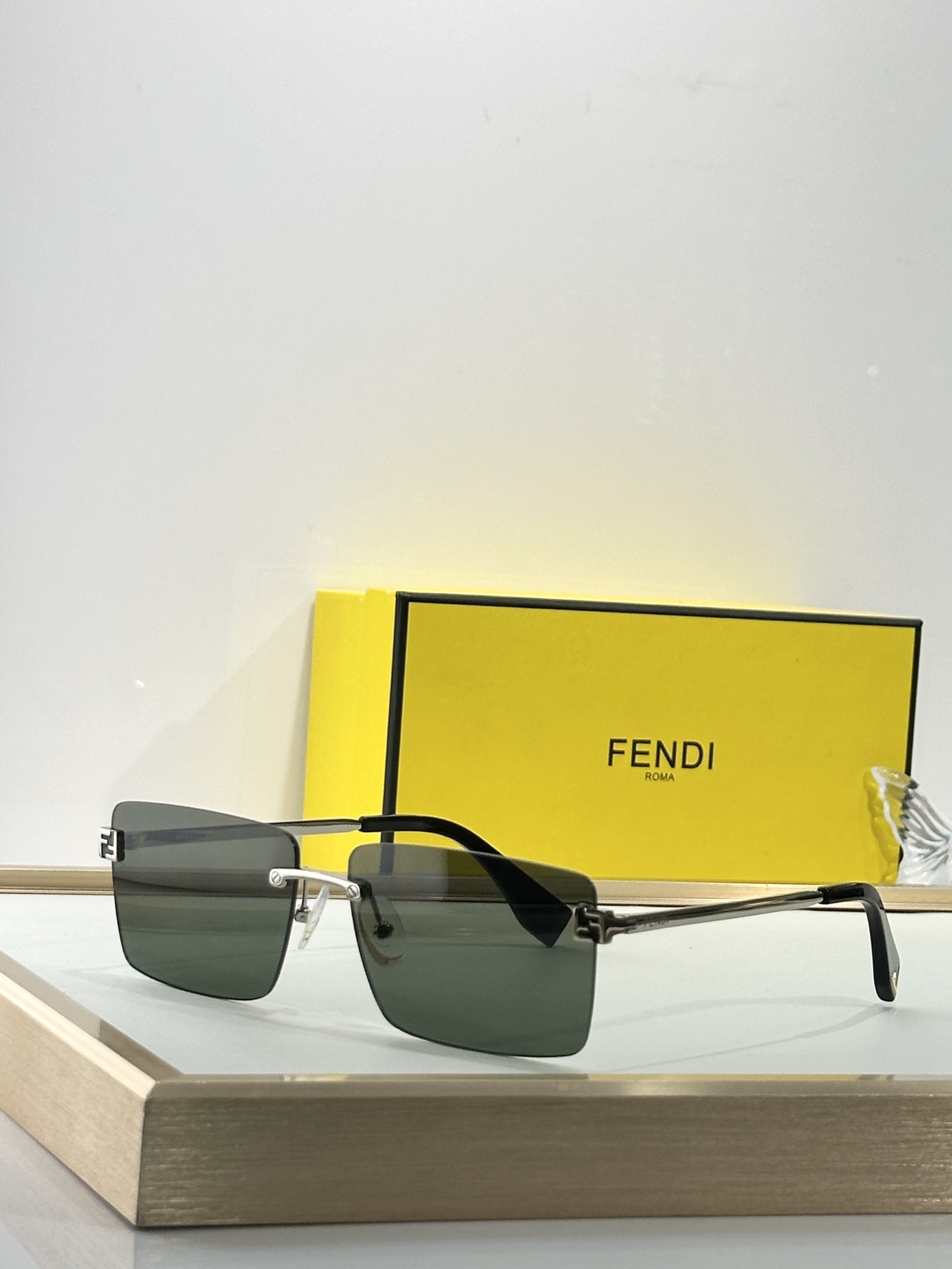  FENDI
MODEL：FE40165U
SIZE：60口14-140
