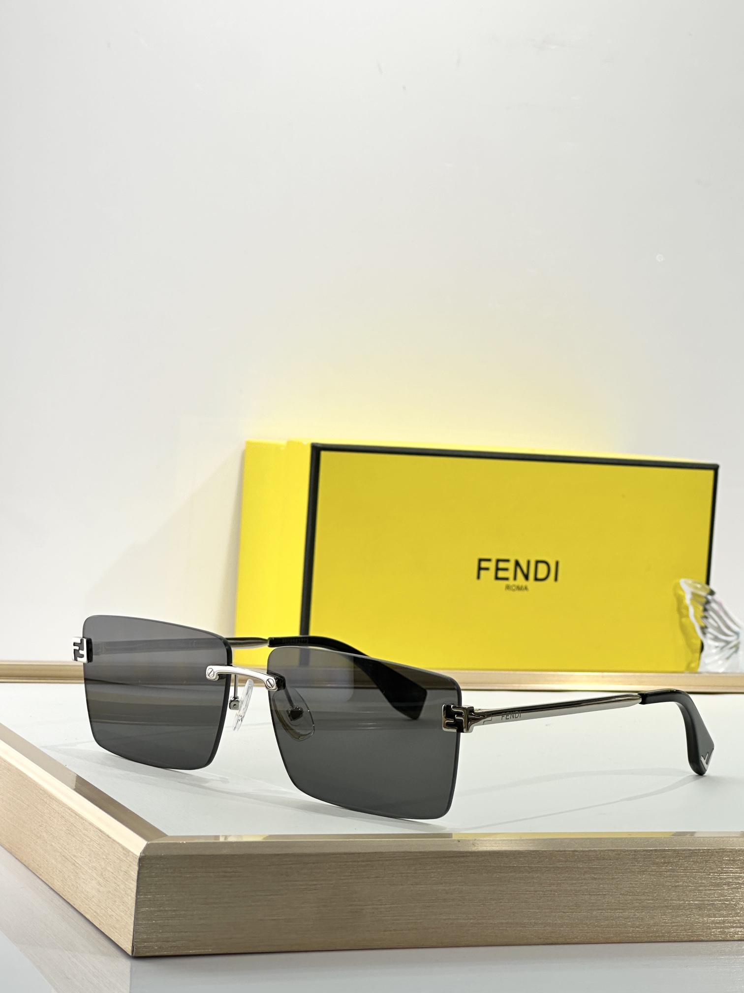  FENDI
MODEL：FE40165U
SIZE：60口14-140
