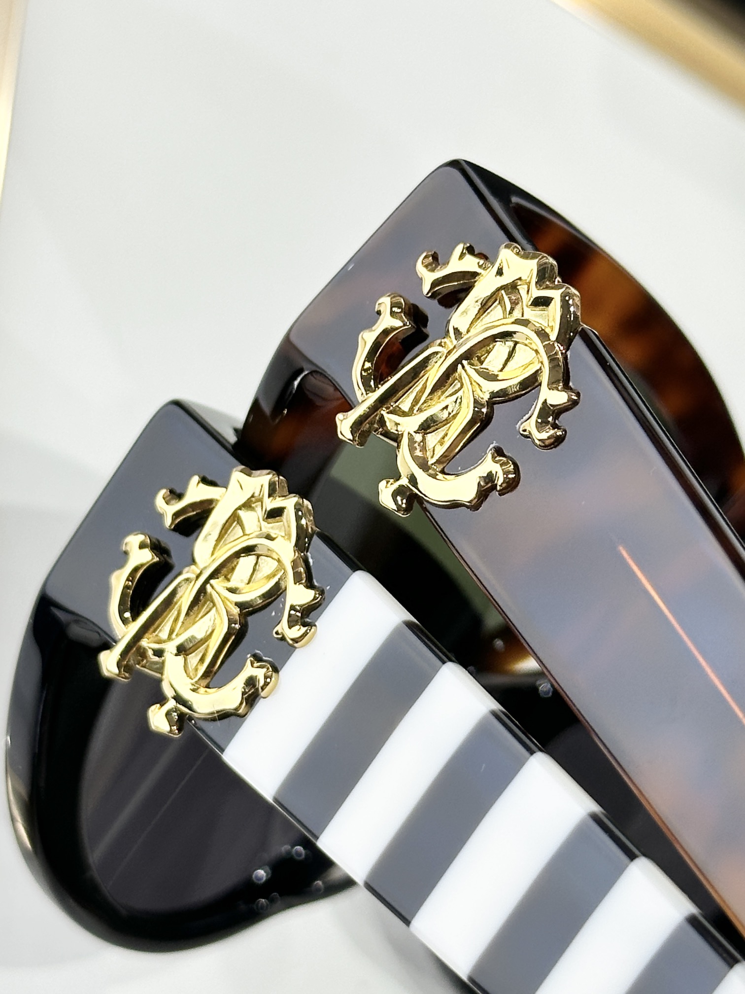  Roberto Cavalie*
MODEL：SRC017M
SIZE：53口20-140
