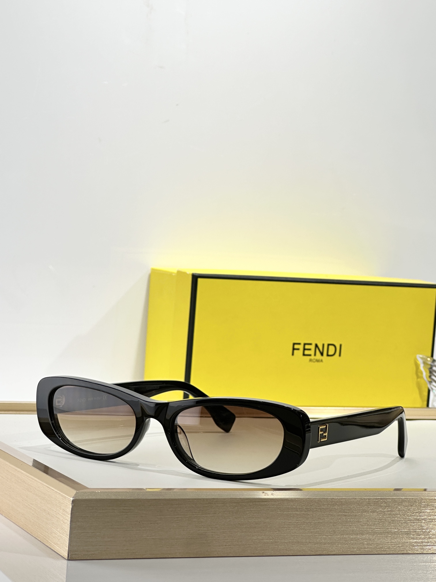  FENDI
MODEL：FE40183I
SIZE：53口19-145
