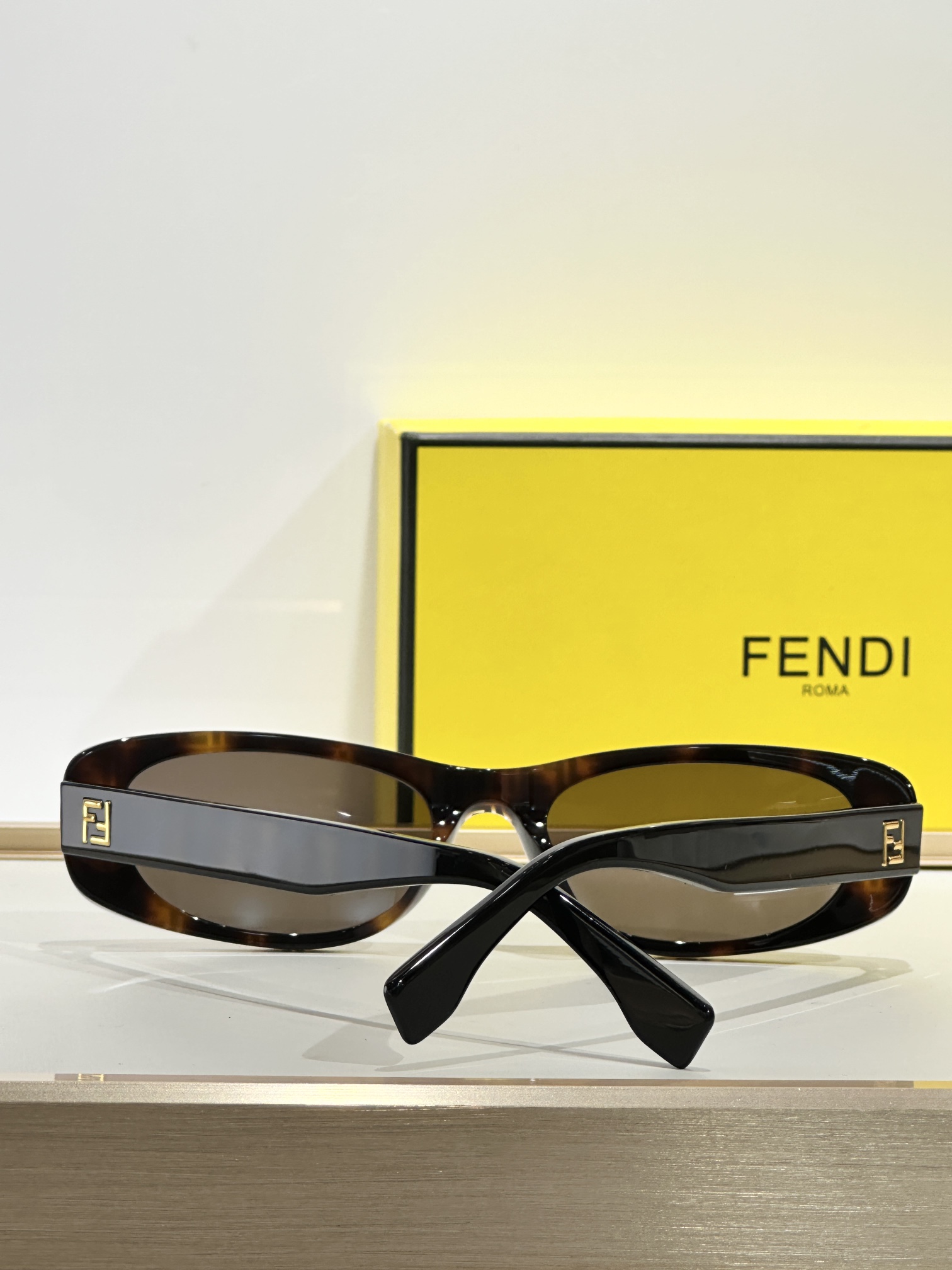  FENDI
MODEL：FE40183I
SIZE：53口19-145
