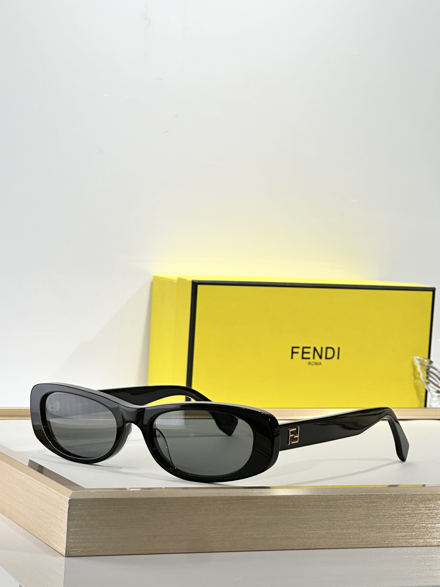  FENDI
MODEL：FE40183I
SIZE：53口19-145
