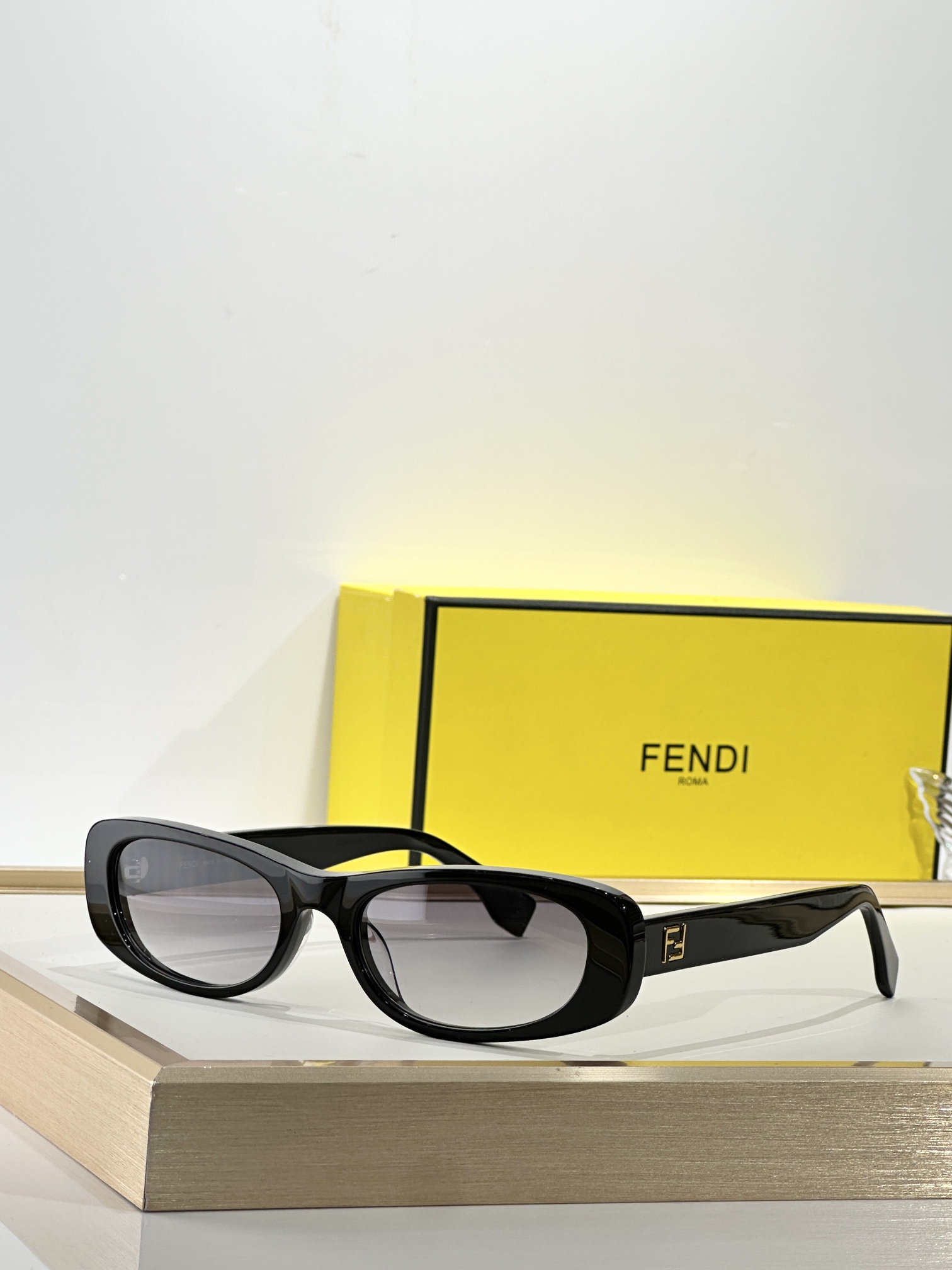  FENDI
MODEL：FE40183I
SIZE：53口19-145
