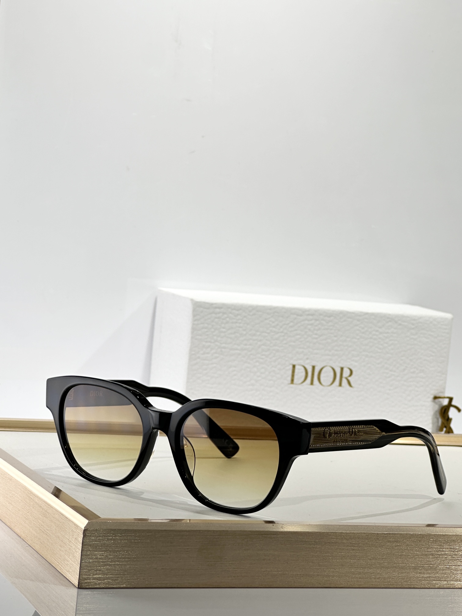  DIOR
MOD：Christian Dior Label R1F
SIZE：53口19-145
