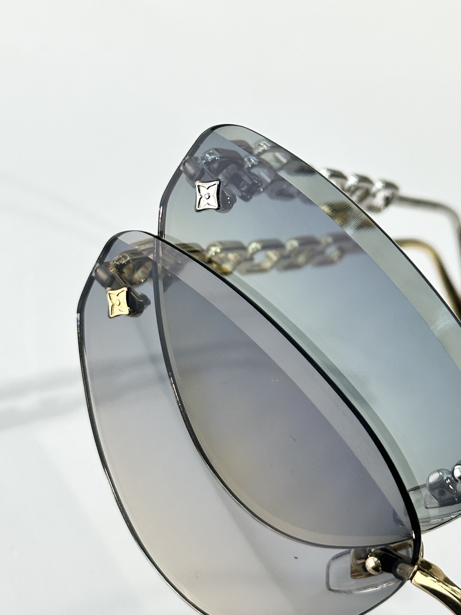  Louis Vuitto*
MODELZ3015U
SIZE：64口13-136
