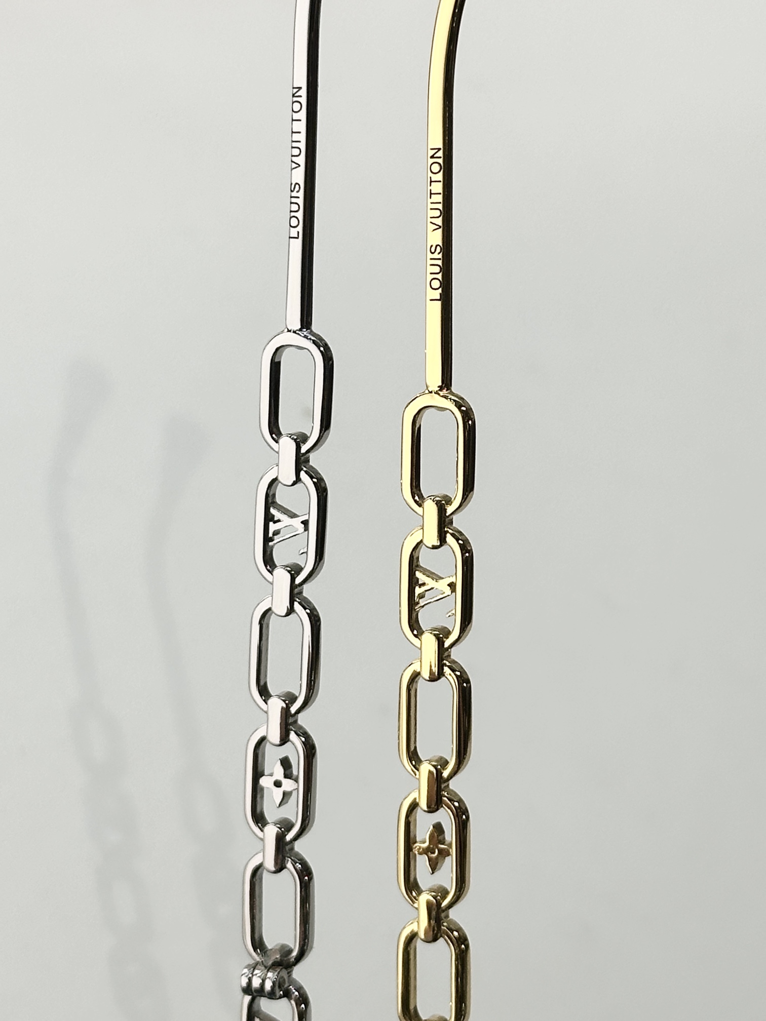  Louis Vuitto*
MODELZ3015U
SIZE：64口13-136
