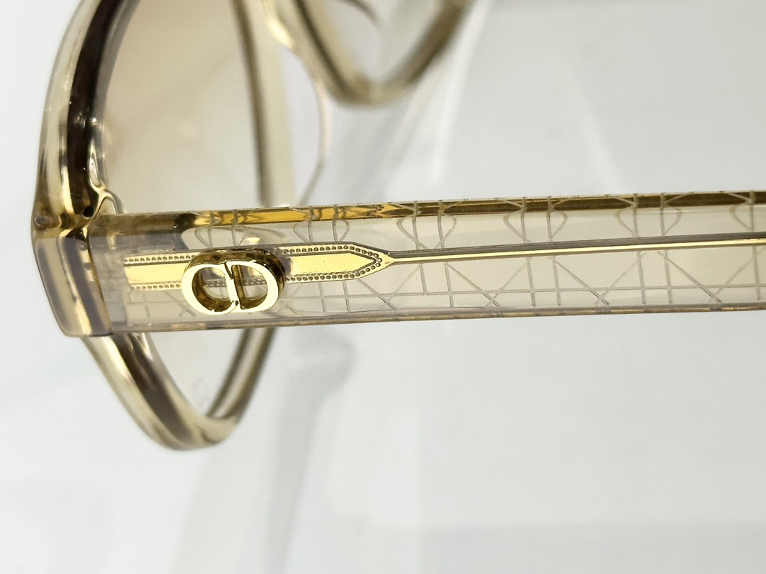  DIOR
MOD：CD lconA1F
Size：57口16 145
