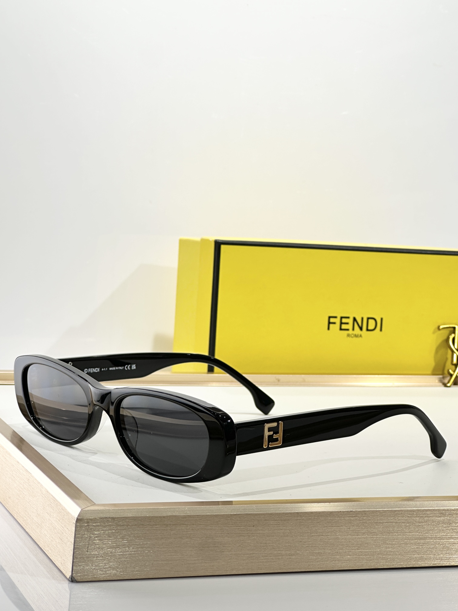  FENDI
MOD：FE40183I
Size：56口20 145

