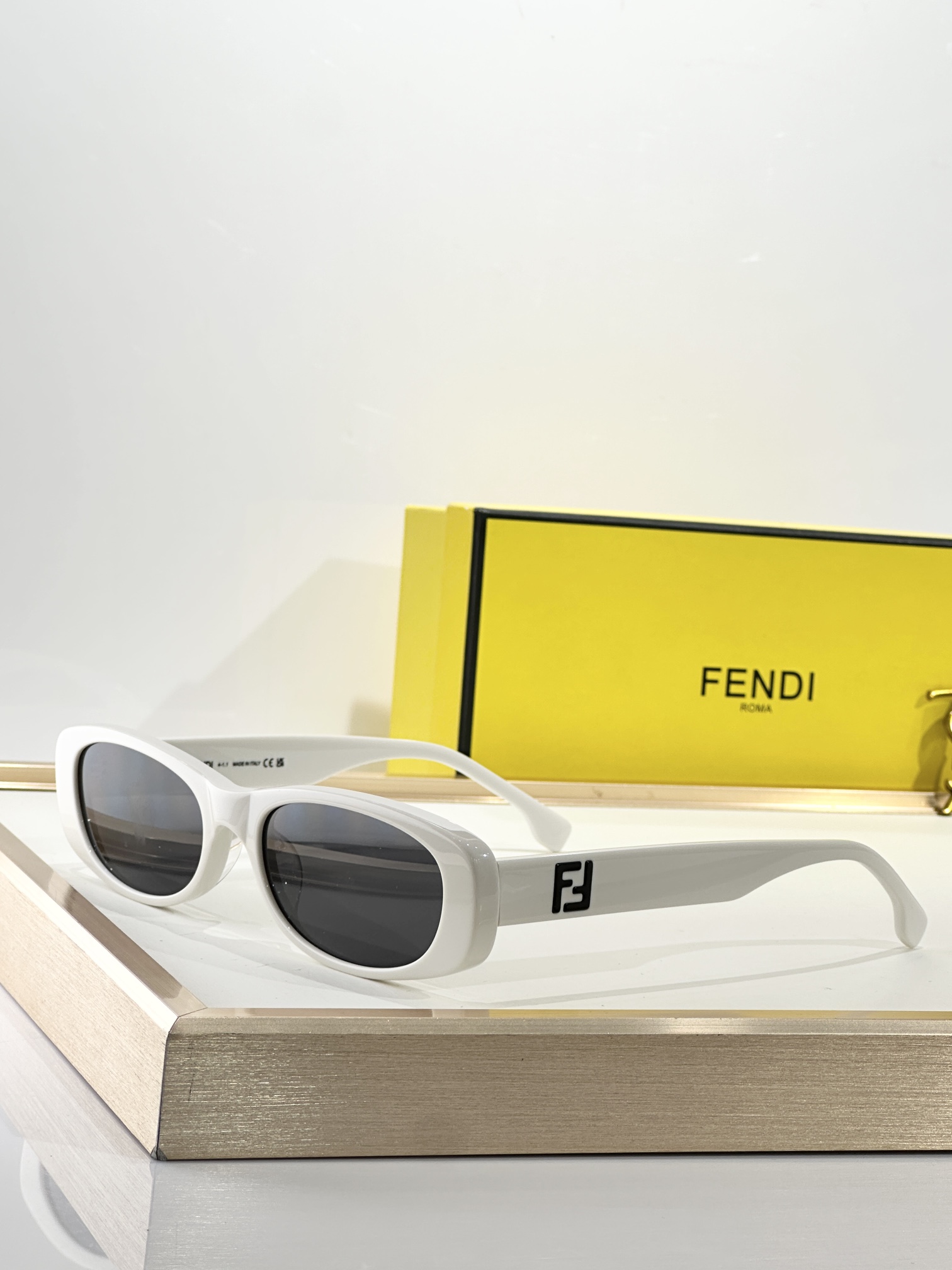  FENDI
MOD：FE40183I
Size：56口20 145
